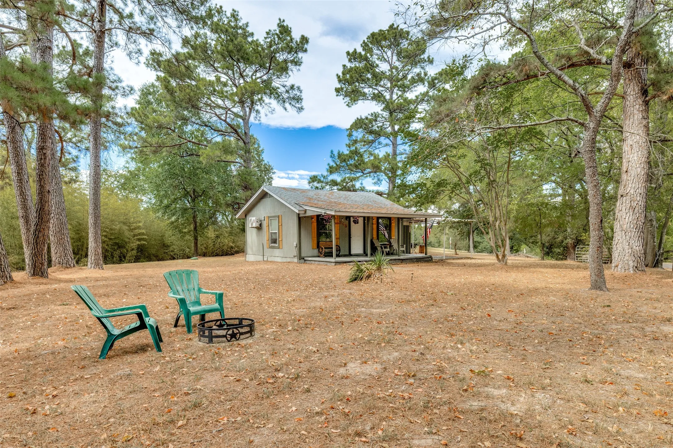 Single Family Residence For Sale in Van Zandt County , 245 Vz County Road 1707, Grand Saline, Texas 75140, 1 Bedroom, 1 Bathroom, Garage spaces, 480 Sqft, built in 1980, mls#21377890, Real Estate Agent in Grand Saline, Homes For Sale in Van Zandt county, Homes For Sale in Grand Saline, Realtor in Grand Saline Texas, Real Estate Brokerage Independent Realty Texas, Luminita Cordes Realtor
