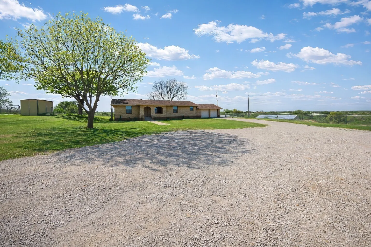 Single Family Residence For Rent in Wise County , 1119 Salt Creek Road, Springtown, Texas 76082, 3 Bedroom, 2 Bathroom, 2 Garage spaces, 2,181 Sqft, built in 1970, mls#21377950, Real Estate Agent in Springtown, Homes For Rent in Wise county, Homes For Rent in Springtown, Realtor in Springtown Texas, Real Estate Brokerage Independent Realty Texas, Luminita Cordes Realtor