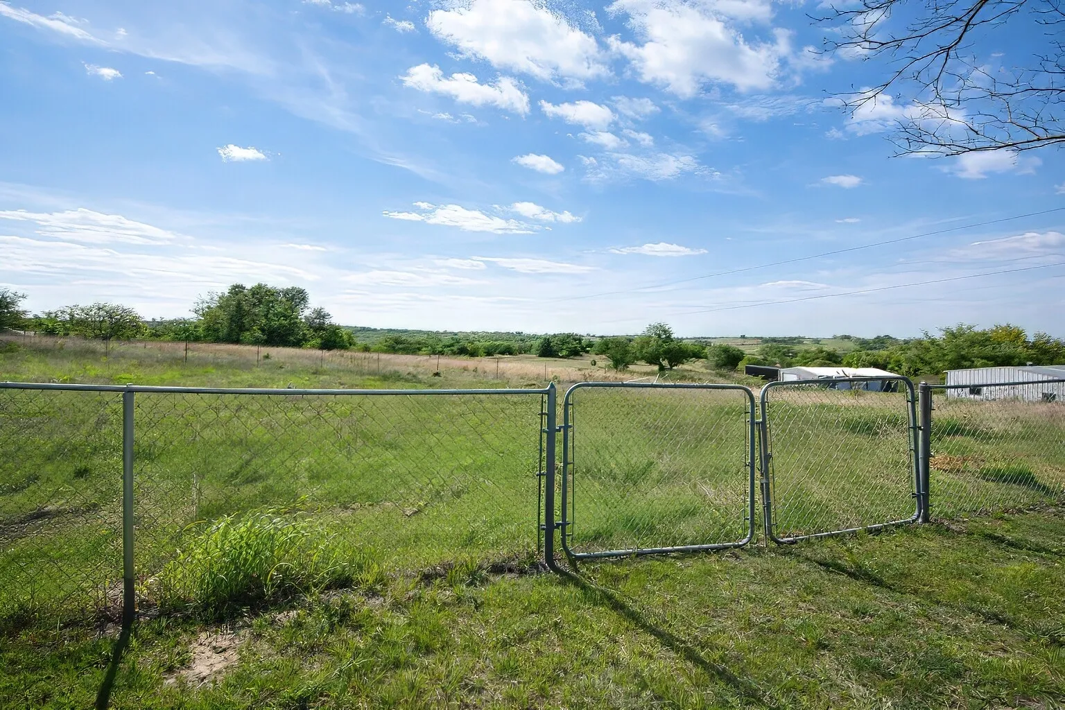 Single Family Residence For Rent in Wise County , 1119 Salt Creek Road, Springtown, Texas 76082, 3 Bedroom, 2 Bathroom, 2 Garage spaces, 2,181 Sqft, built in 1970, mls#21377950, Real Estate Agent in Springtown, Homes For Rent in Wise county, Homes For Rent in Springtown, Realtor in Springtown Texas, Real Estate Brokerage Independent Realty Texas, Luminita Cordes Realtor
