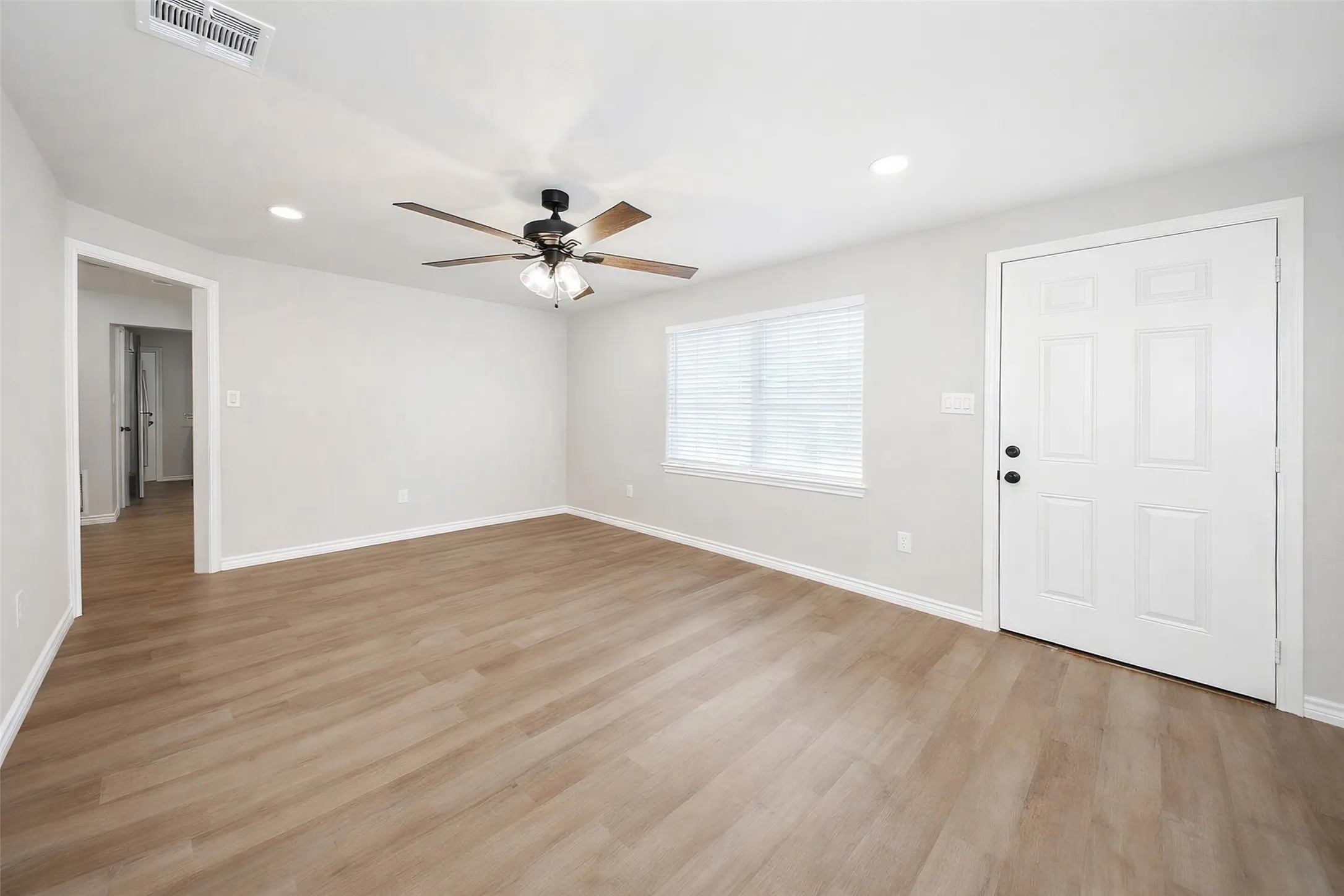 Single Family Residence For Rent in Wise County , 1119 Salt Creek Road, Springtown, Texas 76082, 3 Bedroom, 2 Bathroom, 2 Garage spaces, 2,181 Sqft, built in 1970, mls#21377950, Real Estate Agent in Springtown, Homes For Rent in Wise county, Homes For Rent in Springtown, Realtor in Springtown Texas, Real Estate Brokerage Independent Realty Texas, Luminita Cordes Realtor