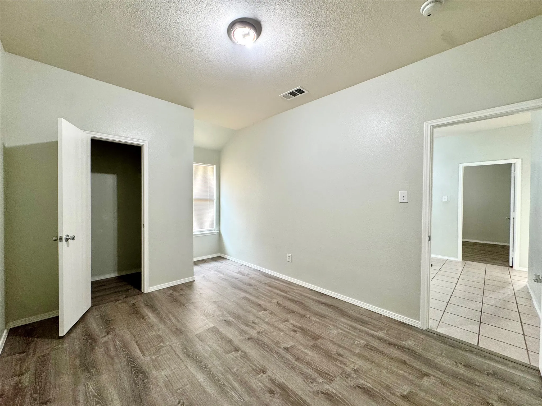 Single Family Residence For Rent in Tarrant County , 2812 Park Place Drive, Grand Prairie, Texas 75052, 3 Bedroom, 2 Bathroom, 2 Garage spaces, 2,197 Sqft, built in 2005, mls#21377953, Real Estate Agent in Grand Prairie, Homes For Rent in Tarrant county, Homes For Rent in Grand Prairie, Realtor in Grand Prairie Texas, Real Estate Brokerage Independent Realty Texas, Luminita Cordes Realtor