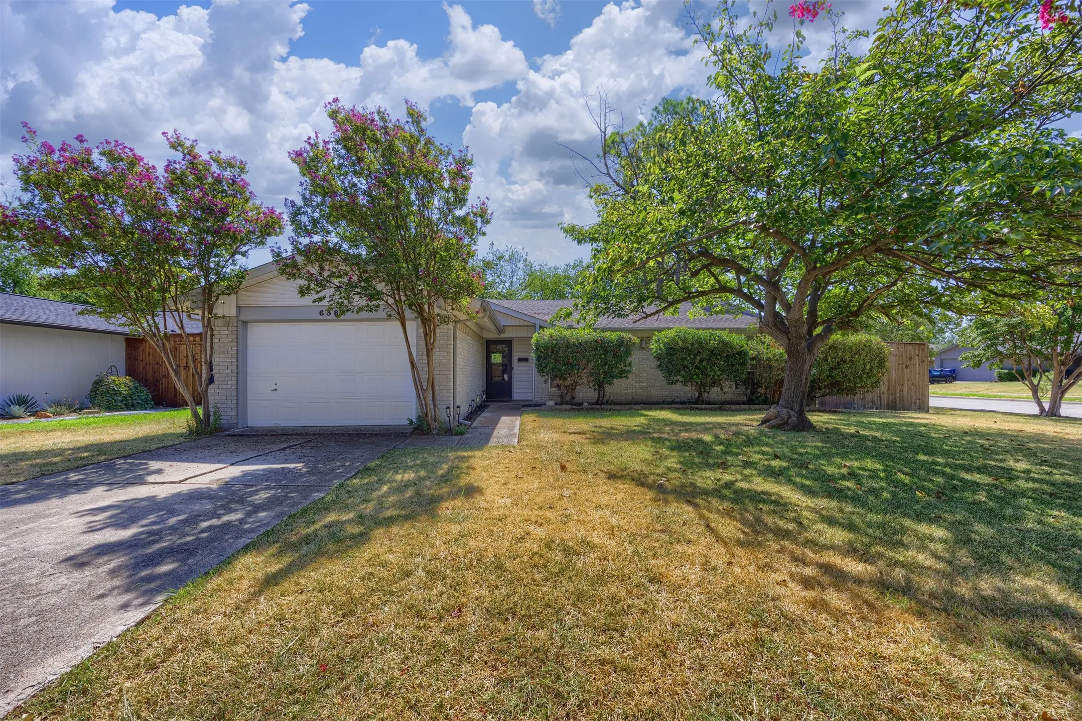 Single Family Residence For Rent in Dallas County , 638 Cranbrook Park, Garland, Texas 75043, 3 Bedroom, 2 Bathroom, 1 Garage spaces, 1,381 Sqft, built in 1971, mls#21377959, Real Estate Agent in Garland, Homes For Rent in Dallas county, Homes For Rent in Garland, Realtor in Garland Texas, Real Estate Brokerage Independent Realty Texas, Luminita Cordes Realtor