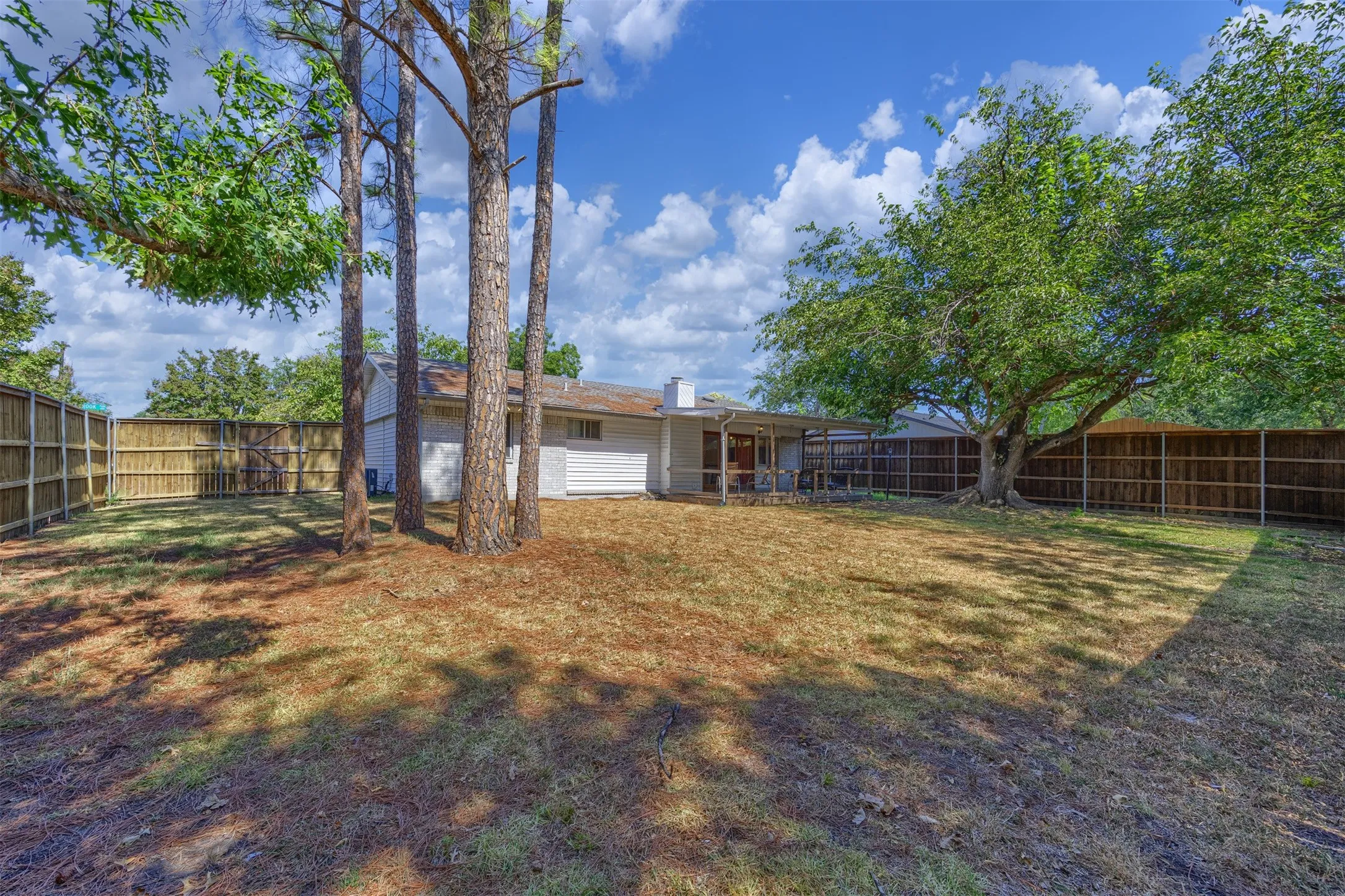 Single Family Residence For Rent in Dallas County , 638 Cranbrook Park, Garland, Texas 75043, 3 Bedroom, 2 Bathroom, 1 Garage spaces, 1,381 Sqft, built in 1971, mls#21377959, Real Estate Agent in Garland, Homes For Rent in Dallas county, Homes For Rent in Garland, Realtor in Garland Texas, Real Estate Brokerage Independent Realty Texas, Luminita Cordes Realtor