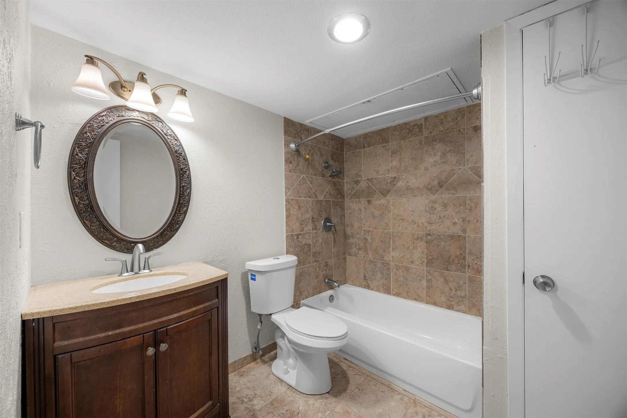 Single Family Residence For Rent in Dallas County , 638 Cranbrook Park, Garland, Texas 75043, 3 Bedroom, 2 Bathroom, 1 Garage spaces, 1,381 Sqft, built in 1971, mls#21377959, Real Estate Agent in Garland, Homes For Rent in Dallas county, Homes For Rent in Garland, Realtor in Garland Texas, Real Estate Brokerage Independent Realty Texas, Luminita Cordes Realtor