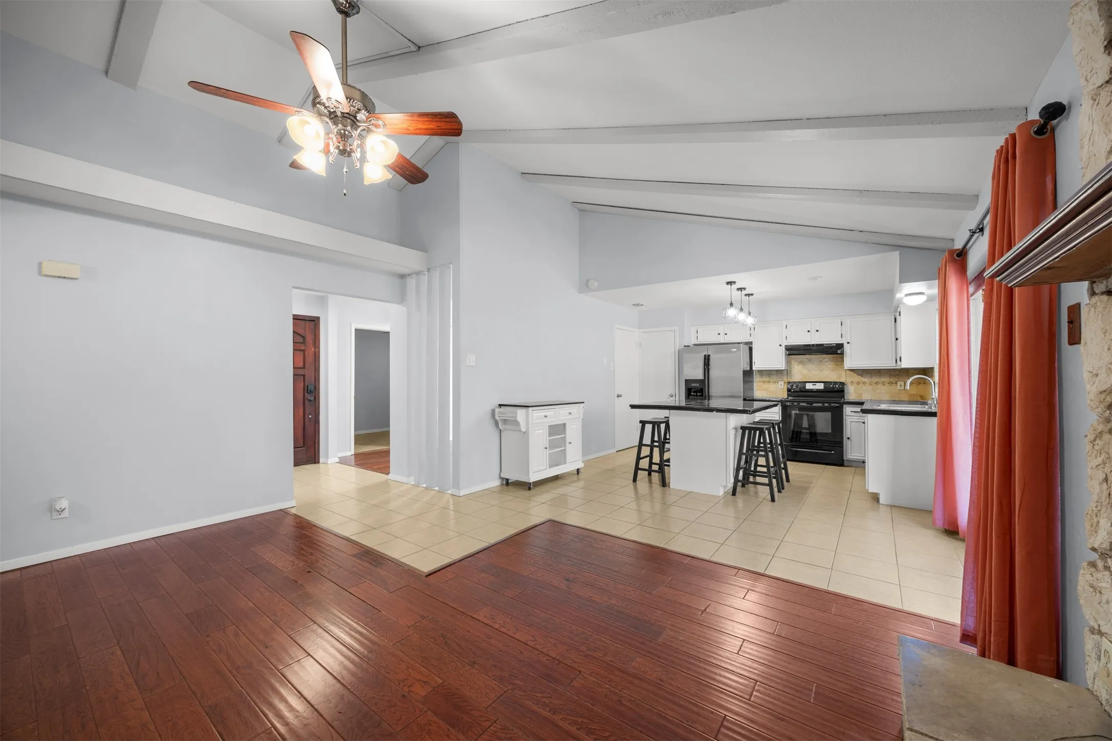 Single Family Residence For Rent in Dallas County , 638 Cranbrook Park, Garland, Texas 75043, 3 Bedroom, 2 Bathroom, 1 Garage spaces, 1,381 Sqft, built in 1971, mls#21377959, Real Estate Agent in Garland, Homes For Rent in Dallas county, Homes For Rent in Garland, Realtor in Garland Texas, Real Estate Brokerage Independent Realty Texas, Luminita Cordes Realtor