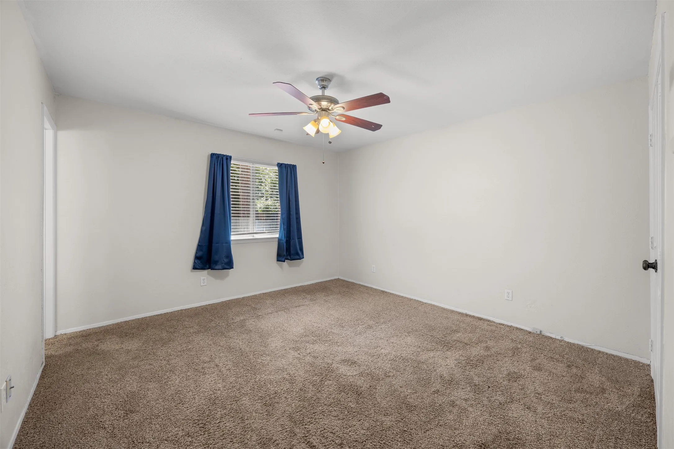 Single Family Residence For Rent in Dallas County , 638 Cranbrook Park, Garland, Texas 75043, 3 Bedroom, 2 Bathroom, 1 Garage spaces, 1,381 Sqft, built in 1971, mls#21377959, Real Estate Agent in Garland, Homes For Rent in Dallas county, Homes For Rent in Garland, Realtor in Garland Texas, Real Estate Brokerage Independent Realty Texas, Luminita Cordes Realtor