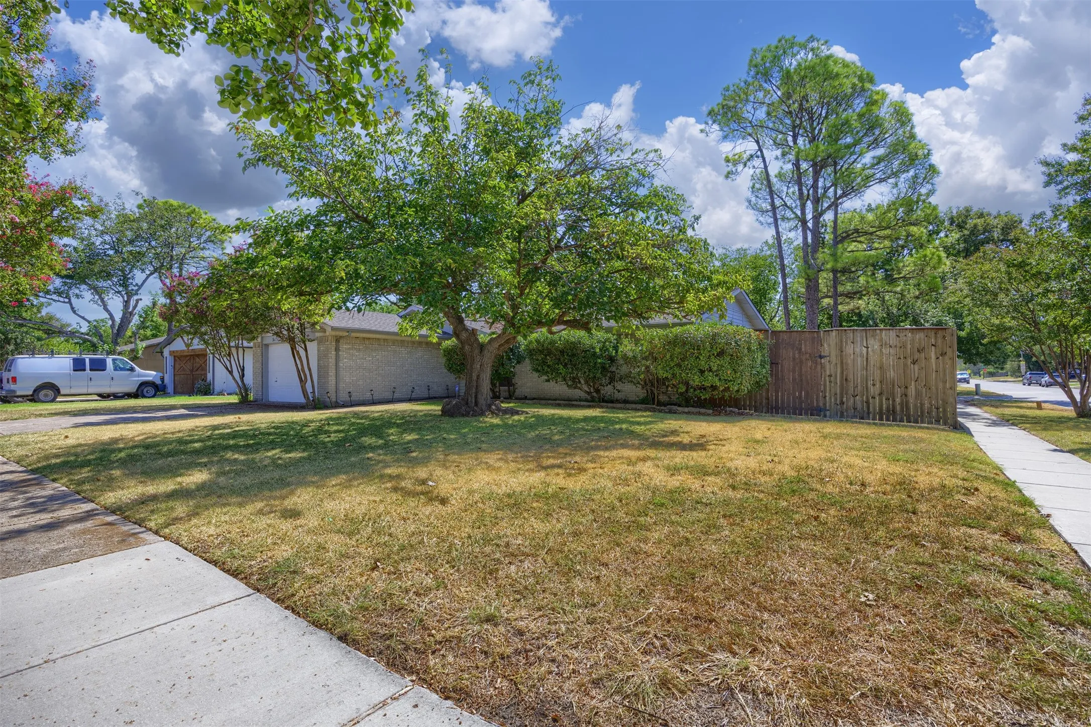 Single Family Residence For Rent in Dallas County , 638 Cranbrook Park, Garland, Texas 75043, 3 Bedroom, 2 Bathroom, 1 Garage spaces, 1,381 Sqft, built in 1971, mls#21377959, Real Estate Agent in Garland, Homes For Rent in Dallas county, Homes For Rent in Garland, Realtor in Garland Texas, Real Estate Brokerage Independent Realty Texas, Luminita Cordes Realtor