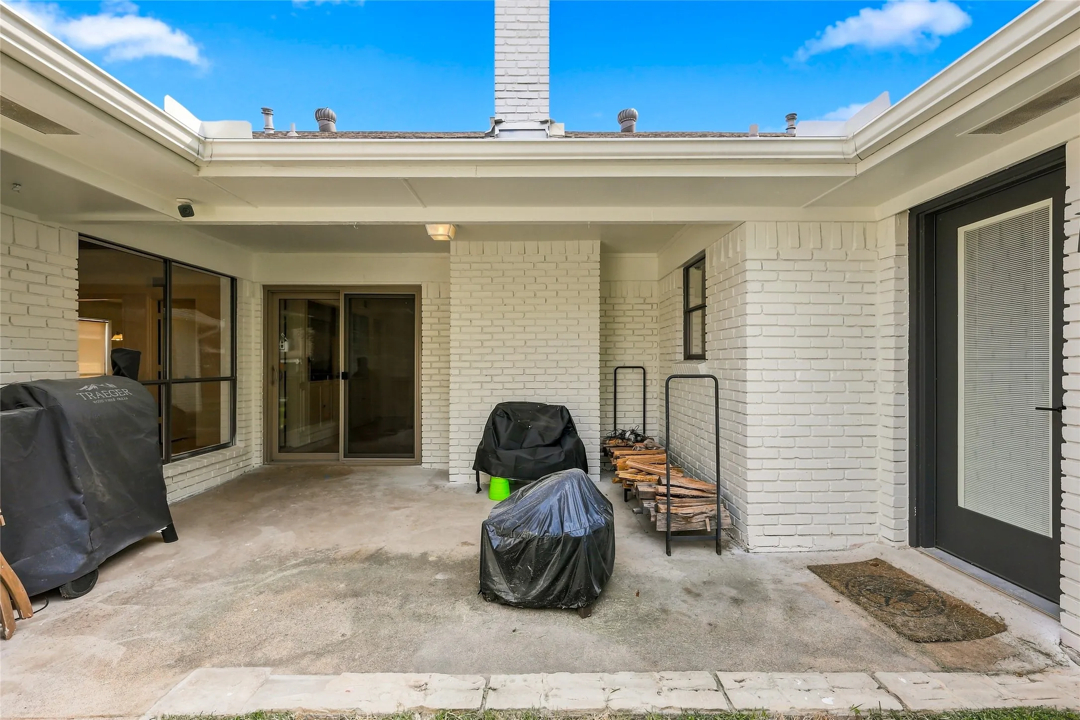 Single Family Residence For Sale in Dallas County , 1107 Sundial Drive, Richardson, Texas 75081, 3 Bedroom, 3 Bathroom, 2 Garage spaces, 2,545 Sqft, built in 1980, mls#21367611, Real Estate Agent in Richardson, Homes For Sale in Dallas county, Homes For Sale in Richardson, Realtor in Richardson Texas, Real Estate Brokerage Independent Realty Texas, Luminita Cordes Realtor