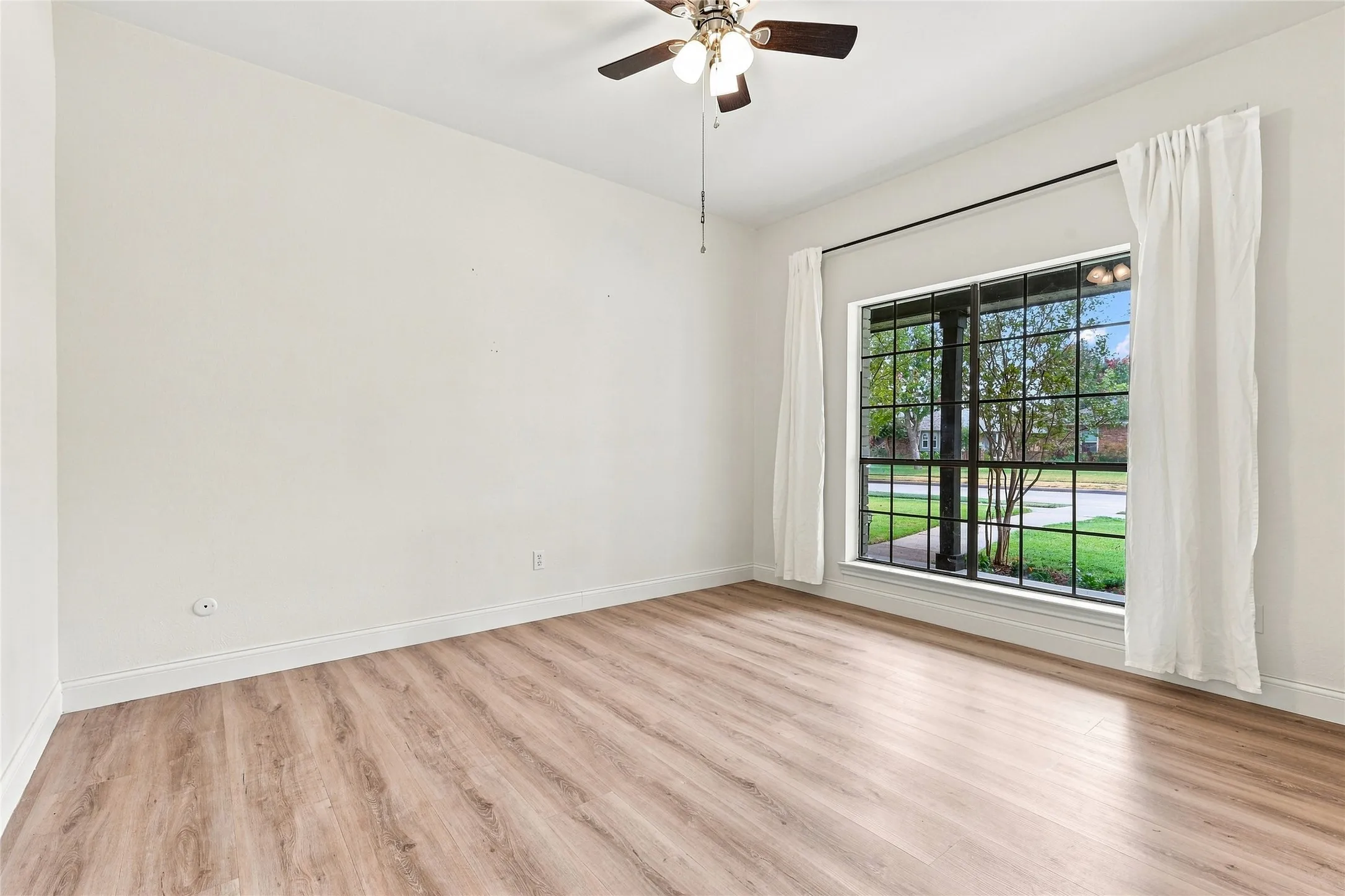 Single Family Residence For Sale in Dallas County , 1107 Sundial Drive, Richardson, Texas 75081, 3 Bedroom, 3 Bathroom, 2 Garage spaces, 2,545 Sqft, built in 1980, mls#21367611, Real Estate Agent in Richardson, Homes For Sale in Dallas county, Homes For Sale in Richardson, Realtor in Richardson Texas, Real Estate Brokerage Independent Realty Texas, Luminita Cordes Realtor
