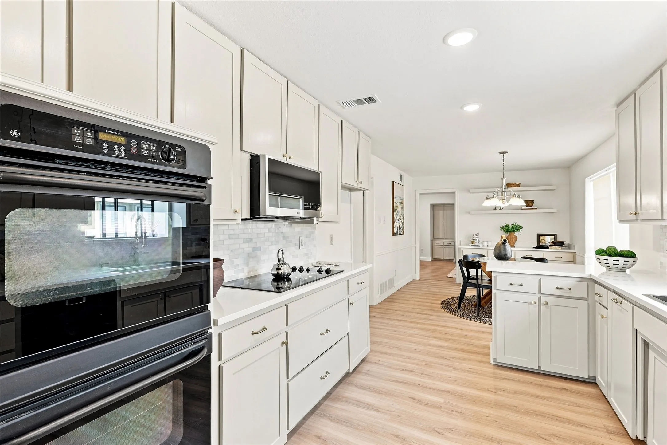 Single Family Residence For Sale in Dallas County , 1107 Sundial Drive, Richardson, Texas 75081, 3 Bedroom, 3 Bathroom, 2 Garage spaces, 2,545 Sqft, built in 1980, mls#21367611, Real Estate Agent in Richardson, Homes For Sale in Dallas county, Homes For Sale in Richardson, Realtor in Richardson Texas, Real Estate Brokerage Independent Realty Texas, Luminita Cordes Realtor