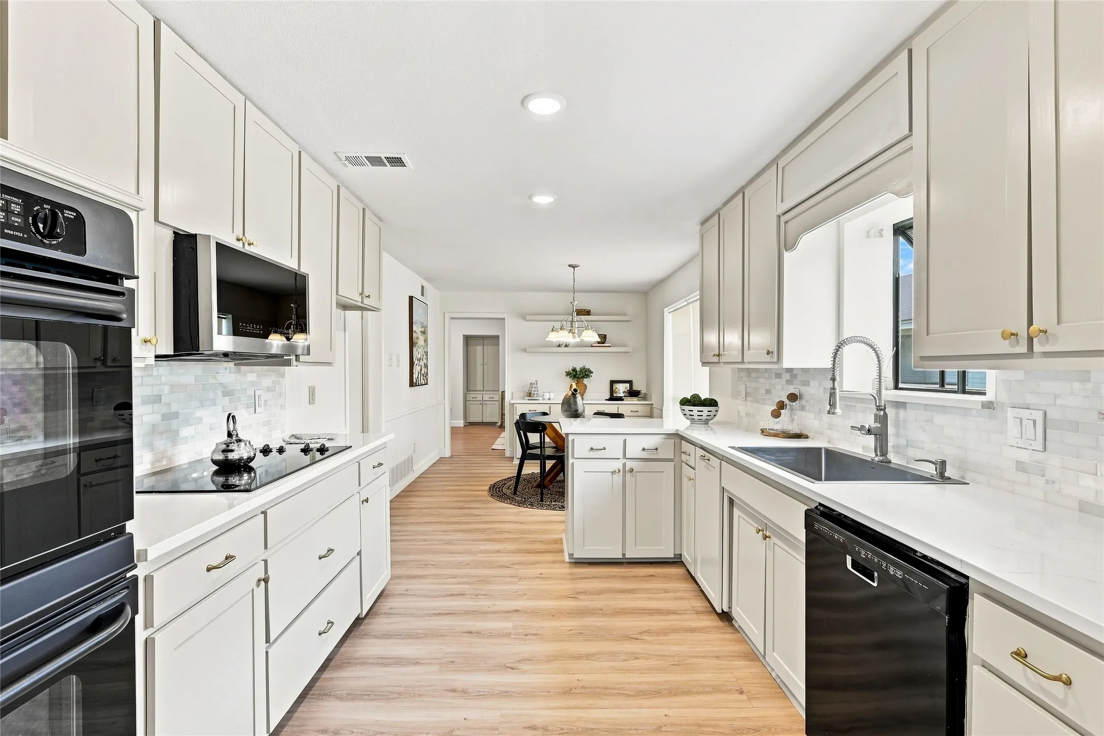 Single Family Residence For Sale in Dallas County , 1107 Sundial Drive, Richardson, Texas 75081, 3 Bedroom, 3 Bathroom, 2 Garage spaces, 2,545 Sqft, built in 1980, mls#21367611, Real Estate Agent in Richardson, Homes For Sale in Dallas county, Homes For Sale in Richardson, Realtor in Richardson Texas, Real Estate Brokerage Independent Realty Texas, Luminita Cordes Realtor