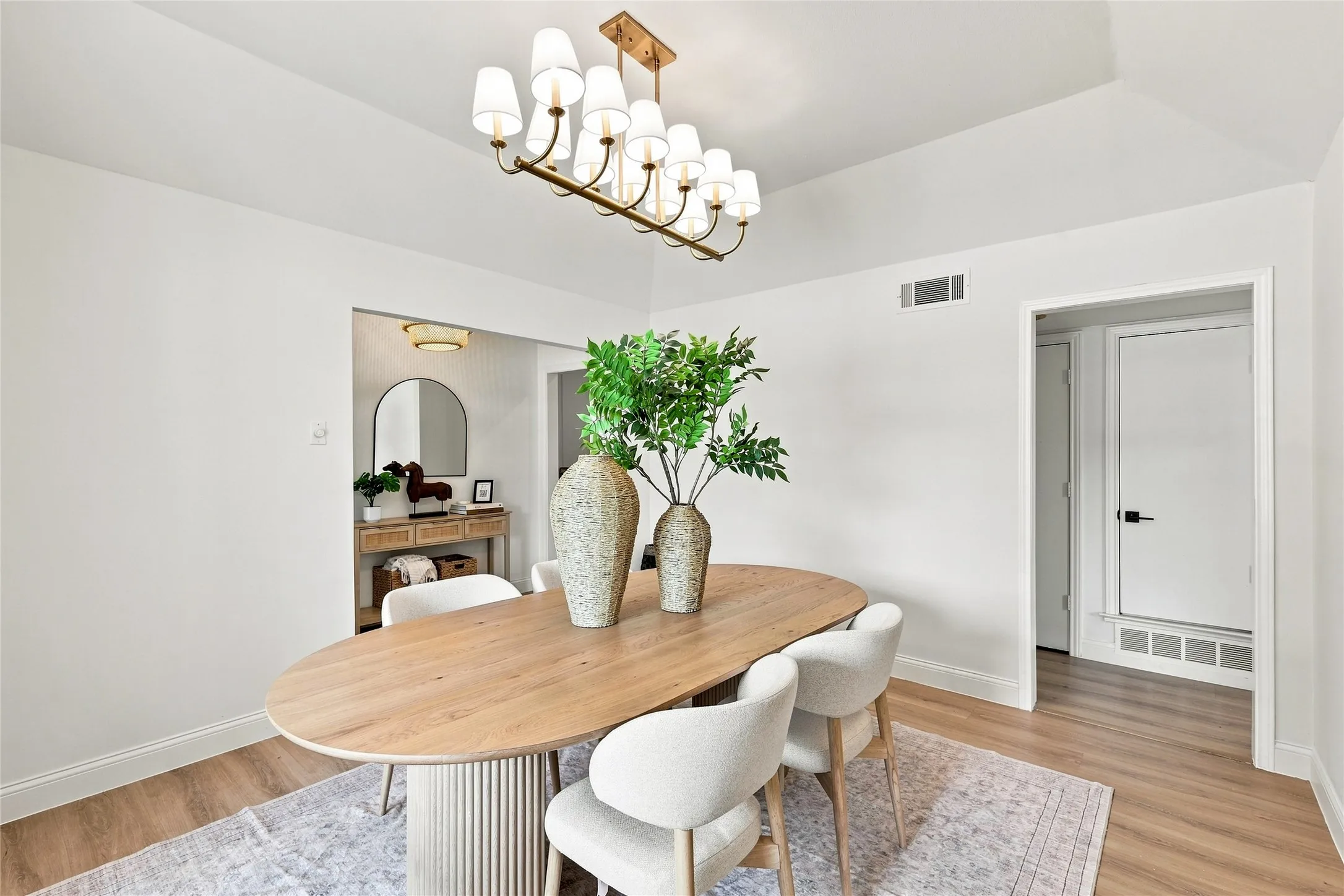 Single Family Residence For Sale in Dallas County , 1107 Sundial Drive, Richardson, Texas 75081, 3 Bedroom, 3 Bathroom, 2 Garage spaces, 2,545 Sqft, built in 1980, mls#21367611, Real Estate Agent in Richardson, Homes For Sale in Dallas county, Homes For Sale in Richardson, Realtor in Richardson Texas, Real Estate Brokerage Independent Realty Texas, Luminita Cordes Realtor