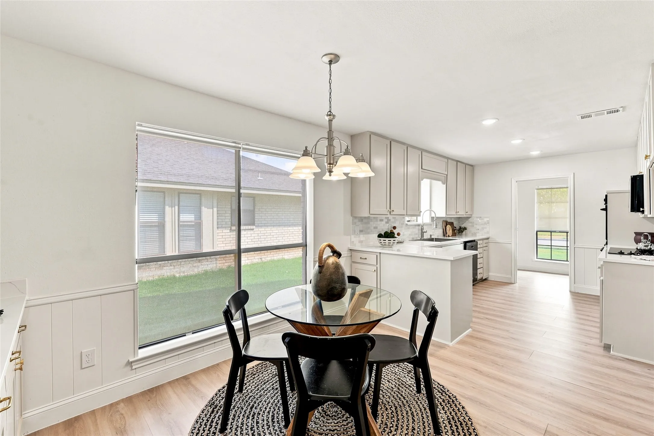Single Family Residence For Sale in Dallas County , 1107 Sundial Drive, Richardson, Texas 75081, 3 Bedroom, 3 Bathroom, 2 Garage spaces, 2,545 Sqft, built in 1980, mls#21367611, Real Estate Agent in Richardson, Homes For Sale in Dallas county, Homes For Sale in Richardson, Realtor in Richardson Texas, Real Estate Brokerage Independent Realty Texas, Luminita Cordes Realtor