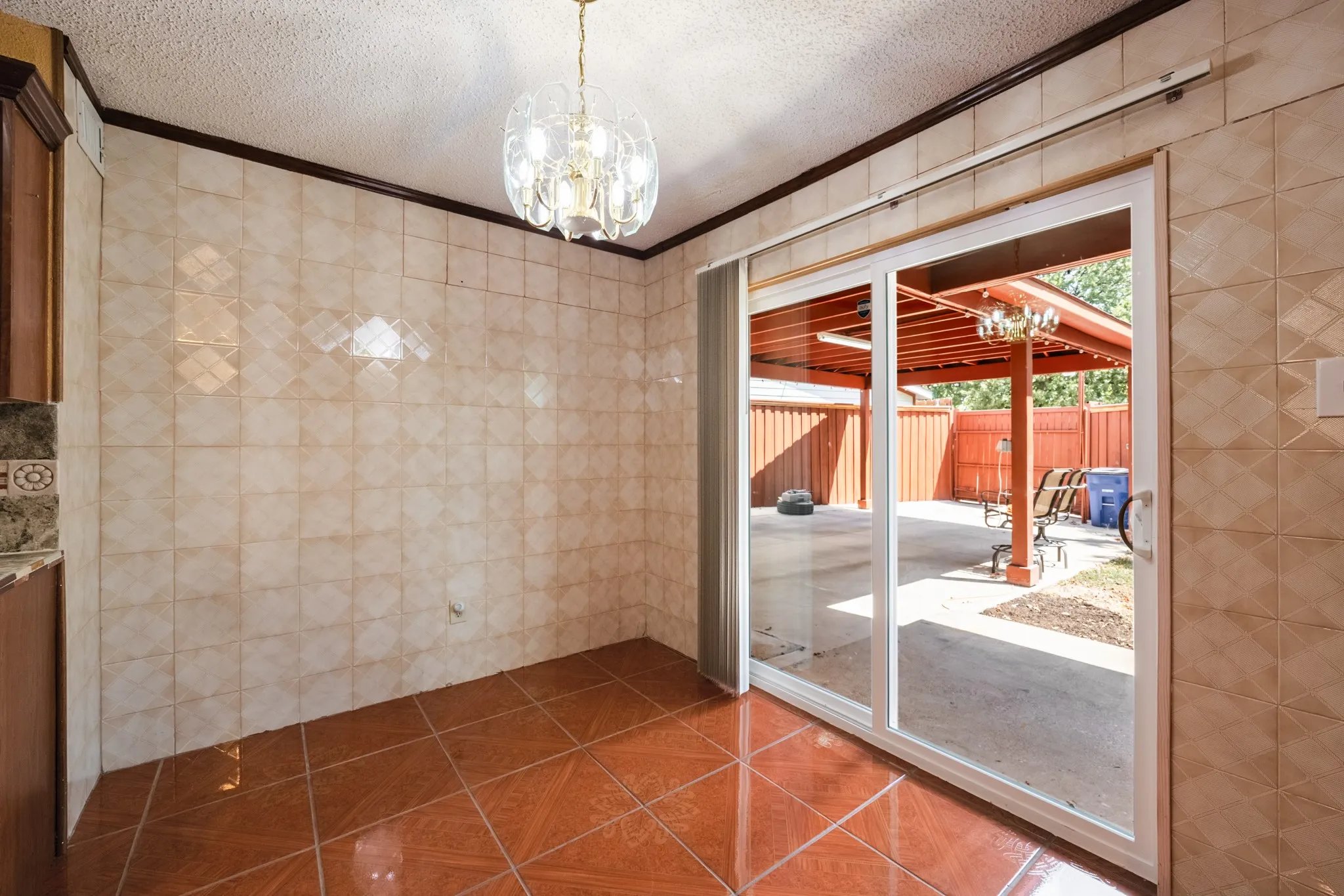 Single Family Residence For Sale in Dallas County , 1706 Eastcliff Drive, Dallas, Texas 75217, 3 Bedroom, 2 Bathroom, 1 Garage spaces, 1,242 Sqft, built in 1982, mls#21375606, Real Estate Agent in Dallas, Homes For Sale in Dallas county, Homes For Sale in Dallas, Realtor in Dallas Texas, Real Estate Brokerage Independent Realty Texas, Luminita Cordes Realtor