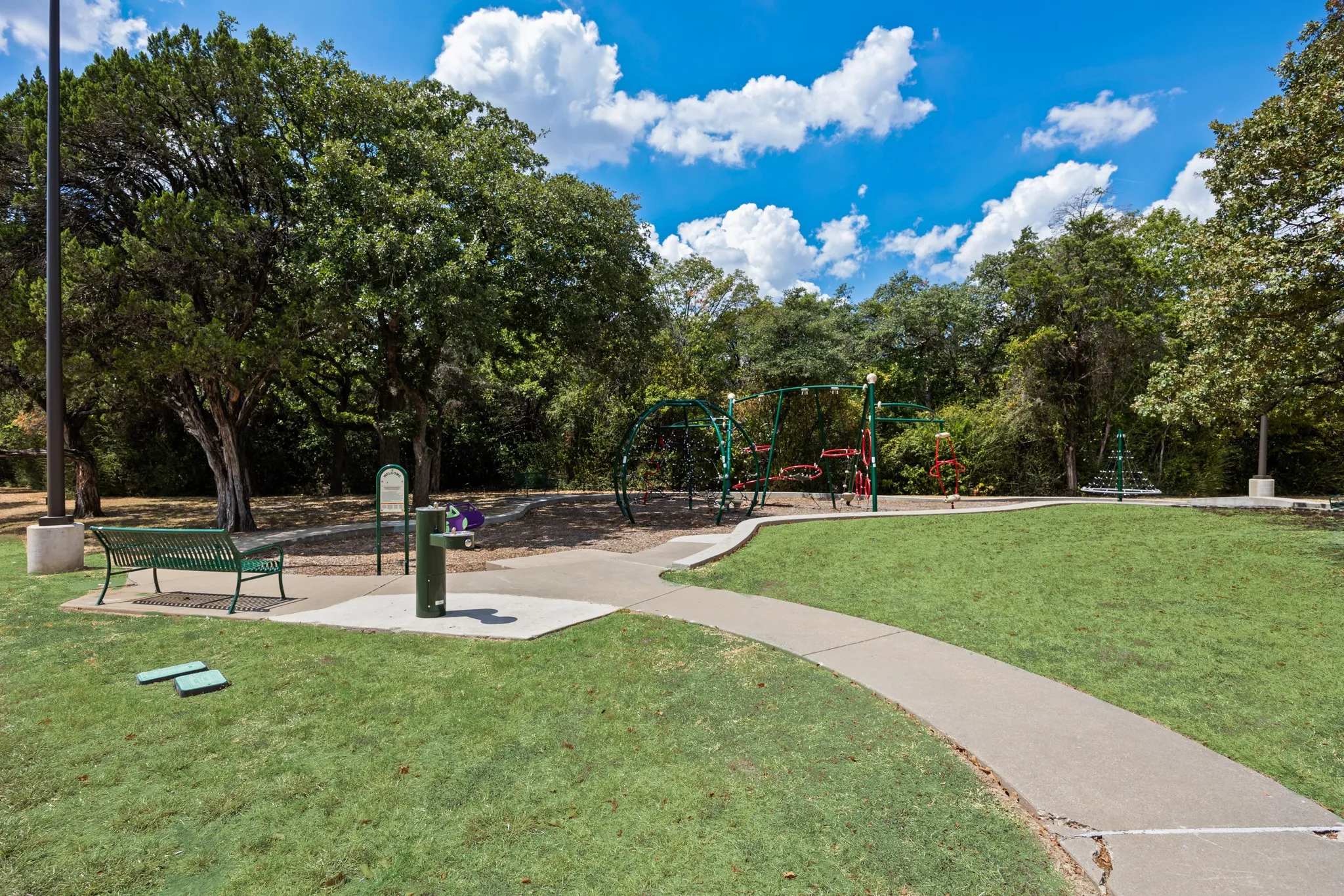 Single Family Residence For Sale in Dallas County , 1706 Eastcliff Drive, Dallas, Texas 75217, 3 Bedroom, 2 Bathroom, 1 Garage spaces, 1,242 Sqft, built in 1982, mls#21375606, Real Estate Agent in Dallas, Homes For Sale in Dallas county, Homes For Sale in Dallas, Realtor in Dallas Texas, Real Estate Brokerage Independent Realty Texas, Luminita Cordes Realtor