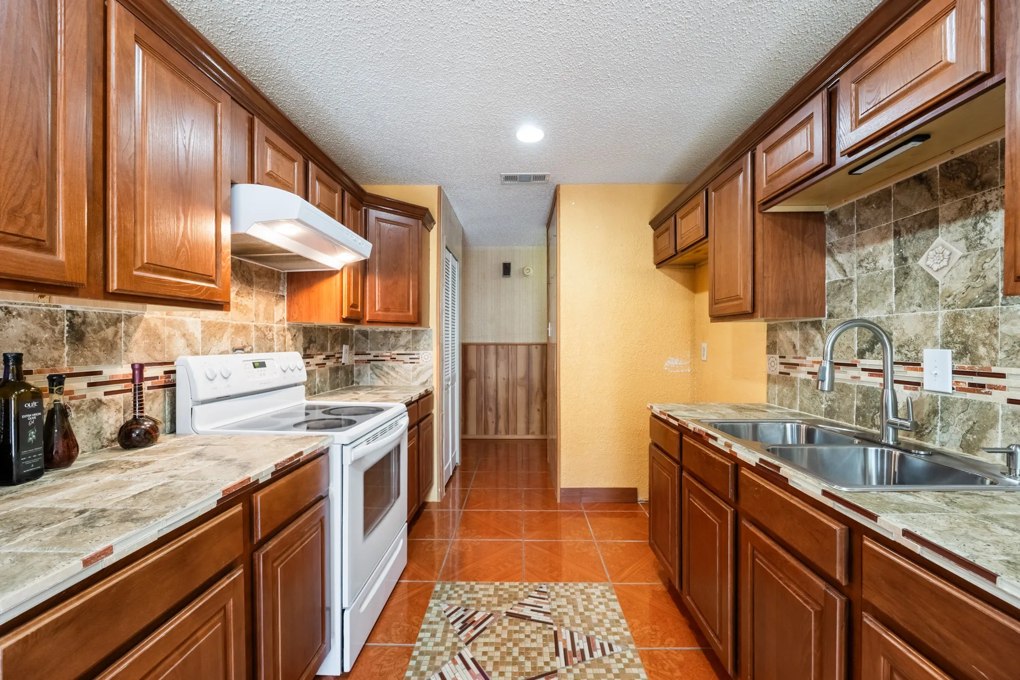 Single Family Residence For Sale in Dallas County , 1706 Eastcliff Drive, Dallas, Texas 75217, 3 Bedroom, 2 Bathroom, 1 Garage spaces, 1,242 Sqft, built in 1982, mls#21375606, Real Estate Agent in Dallas, Homes For Sale in Dallas county, Homes For Sale in Dallas, Realtor in Dallas Texas, Real Estate Brokerage Independent Realty Texas, Luminita Cordes Realtor