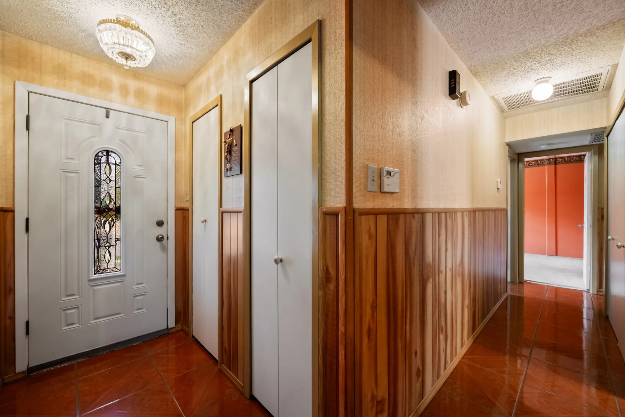 Single Family Residence For Sale in Dallas County , 1706 Eastcliff Drive, Dallas, Texas 75217, 3 Bedroom, 2 Bathroom, 1 Garage spaces, 1,242 Sqft, built in 1982, mls#21375606, Real Estate Agent in Dallas, Homes For Sale in Dallas county, Homes For Sale in Dallas, Realtor in Dallas Texas, Real Estate Brokerage Independent Realty Texas, Luminita Cordes Realtor