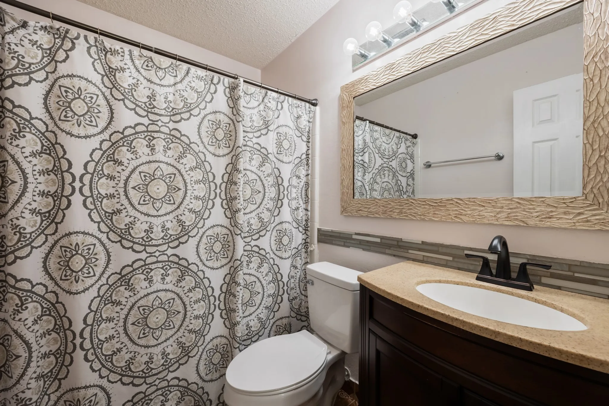 Single Family Residence For Sale in Dallas County , 1706 Eastcliff Drive, Dallas, Texas 75217, 3 Bedroom, 2 Bathroom, 1 Garage spaces, 1,242 Sqft, built in 1982, mls#21375606, Real Estate Agent in Dallas, Homes For Sale in Dallas county, Homes For Sale in Dallas, Realtor in Dallas Texas, Real Estate Brokerage Independent Realty Texas, Luminita Cordes Realtor