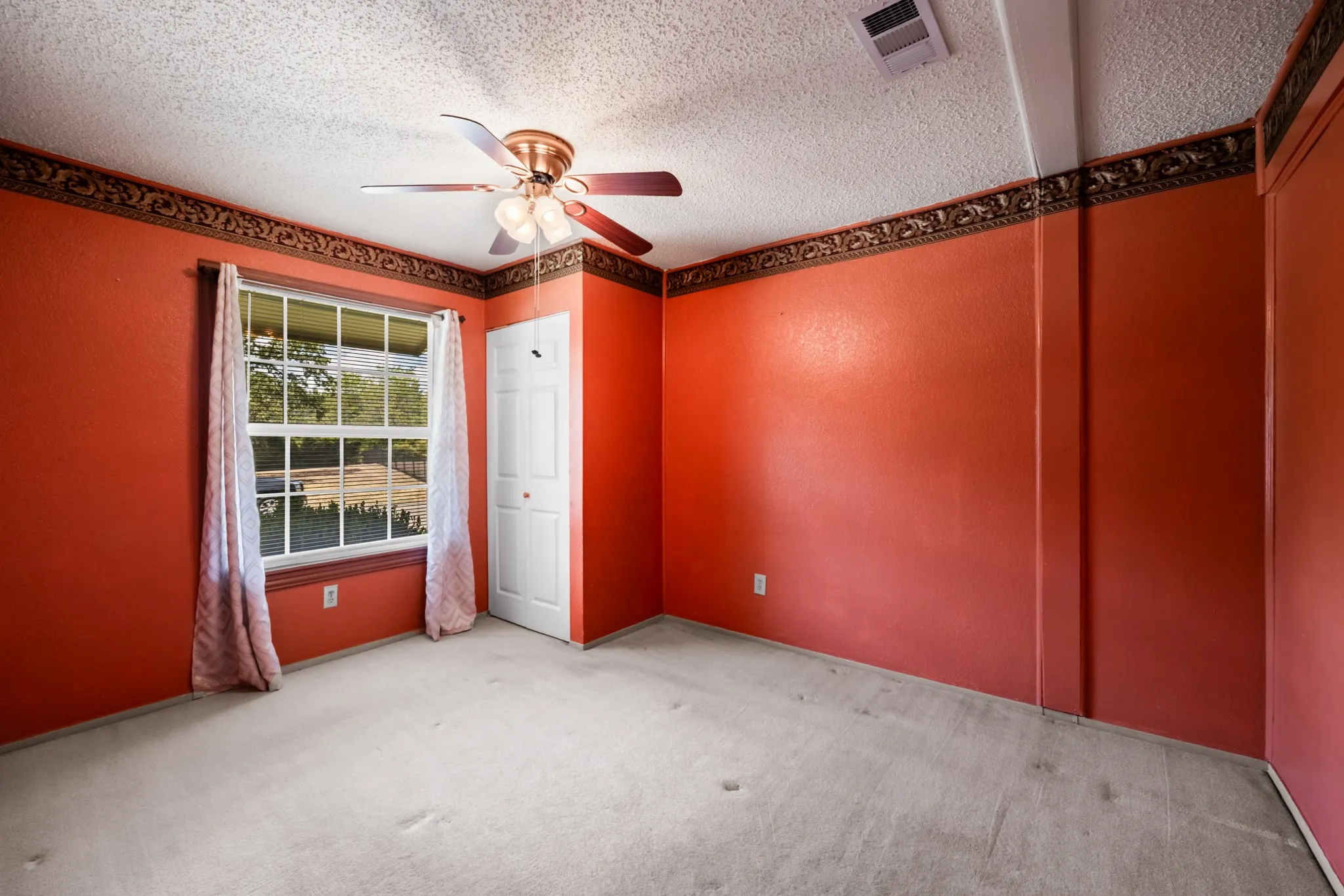 Single Family Residence For Sale in Dallas County , 1706 Eastcliff Drive, Dallas, Texas 75217, 3 Bedroom, 2 Bathroom, 1 Garage spaces, 1,242 Sqft, built in 1982, mls#21375606, Real Estate Agent in Dallas, Homes For Sale in Dallas county, Homes For Sale in Dallas, Realtor in Dallas Texas, Real Estate Brokerage Independent Realty Texas, Luminita Cordes Realtor