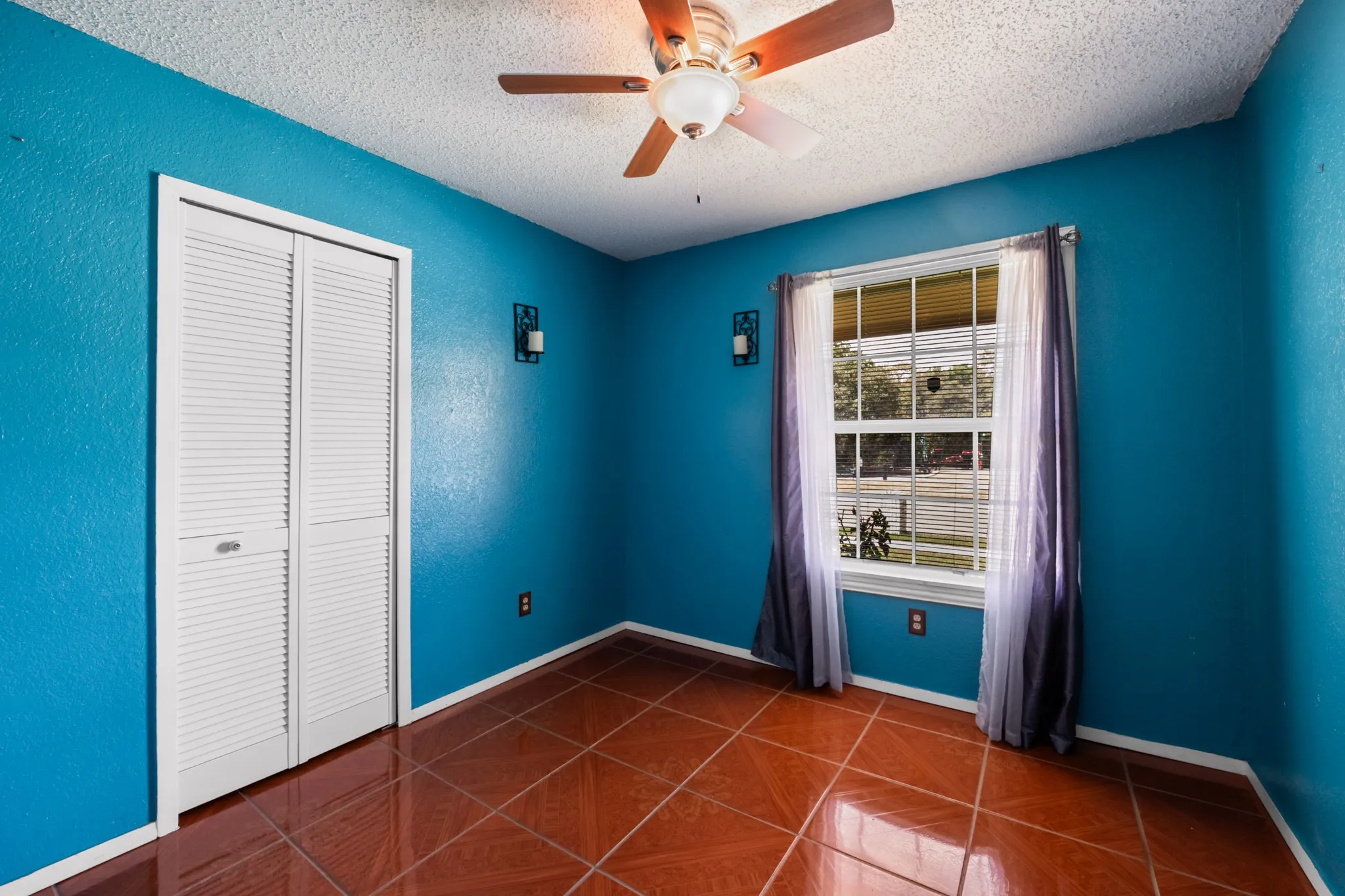 Single Family Residence For Sale in Dallas County , 1706 Eastcliff Drive, Dallas, Texas 75217, 3 Bedroom, 2 Bathroom, 1 Garage spaces, 1,242 Sqft, built in 1982, mls#21375606, Real Estate Agent in Dallas, Homes For Sale in Dallas county, Homes For Sale in Dallas, Realtor in Dallas Texas, Real Estate Brokerage Independent Realty Texas, Luminita Cordes Realtor