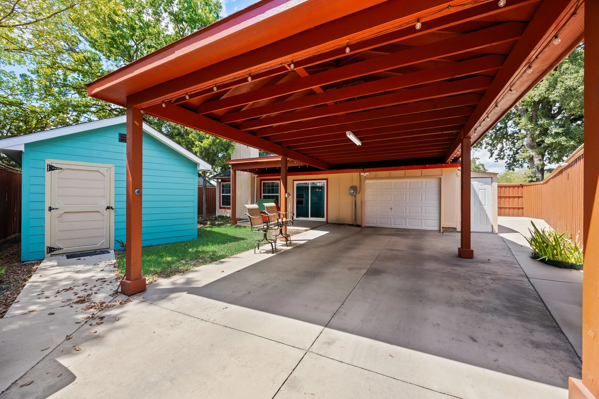 Single Family Residence For Sale in Dallas County , 1706 Eastcliff Drive, Dallas, Texas 75217, 3 Bedroom, 2 Bathroom, 1 Garage spaces, 1,242 Sqft, built in 1982, mls#21375606, Real Estate Agent in Dallas, Homes For Sale in Dallas county, Homes For Sale in Dallas, Realtor in Dallas Texas, Real Estate Brokerage Independent Realty Texas, Luminita Cordes Realtor