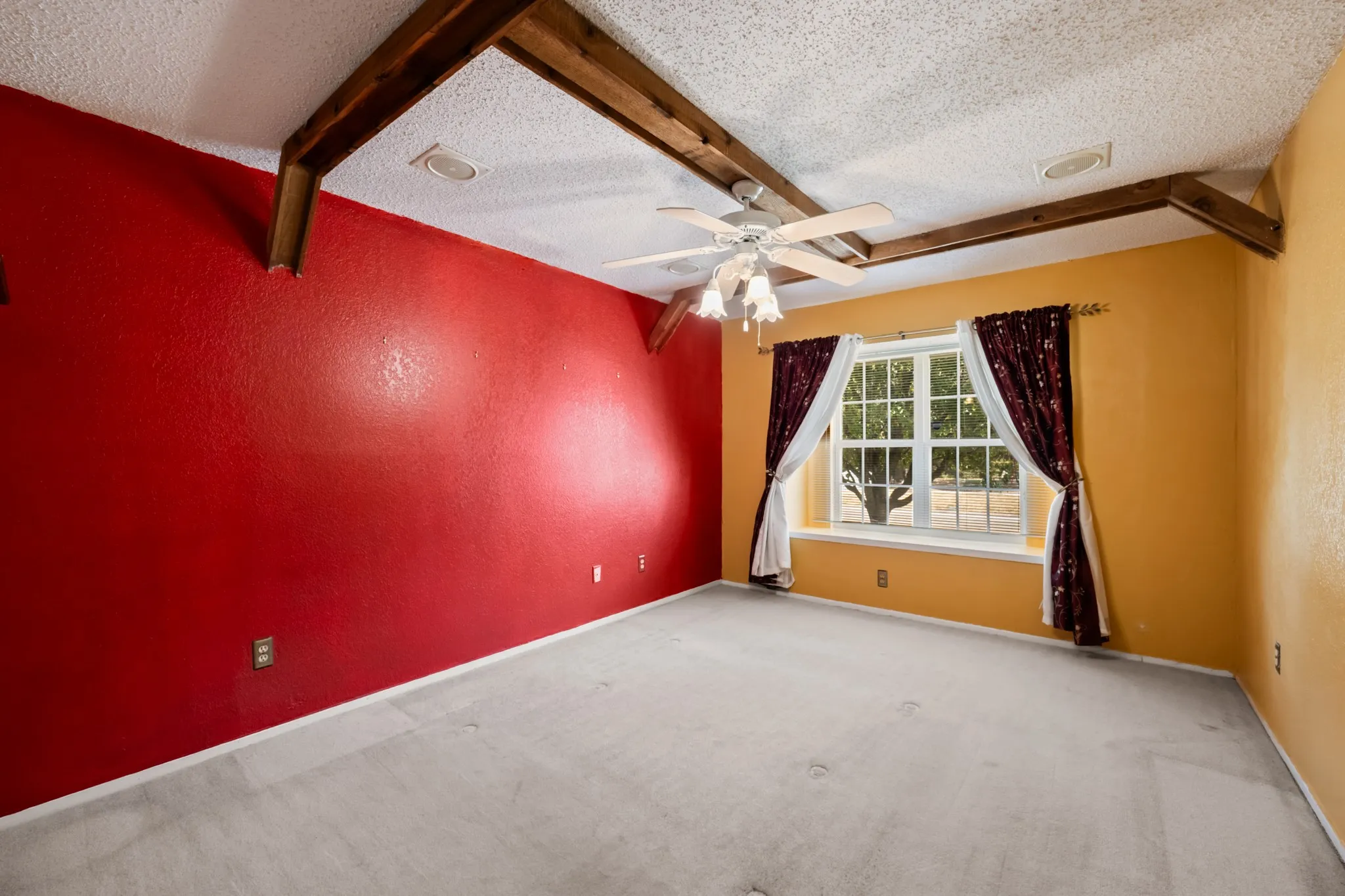 Single Family Residence For Sale in Dallas County , 1706 Eastcliff Drive, Dallas, Texas 75217, 3 Bedroom, 2 Bathroom, 1 Garage spaces, 1,242 Sqft, built in 1982, mls#21375606, Real Estate Agent in Dallas, Homes For Sale in Dallas county, Homes For Sale in Dallas, Realtor in Dallas Texas, Real Estate Brokerage Independent Realty Texas, Luminita Cordes Realtor
