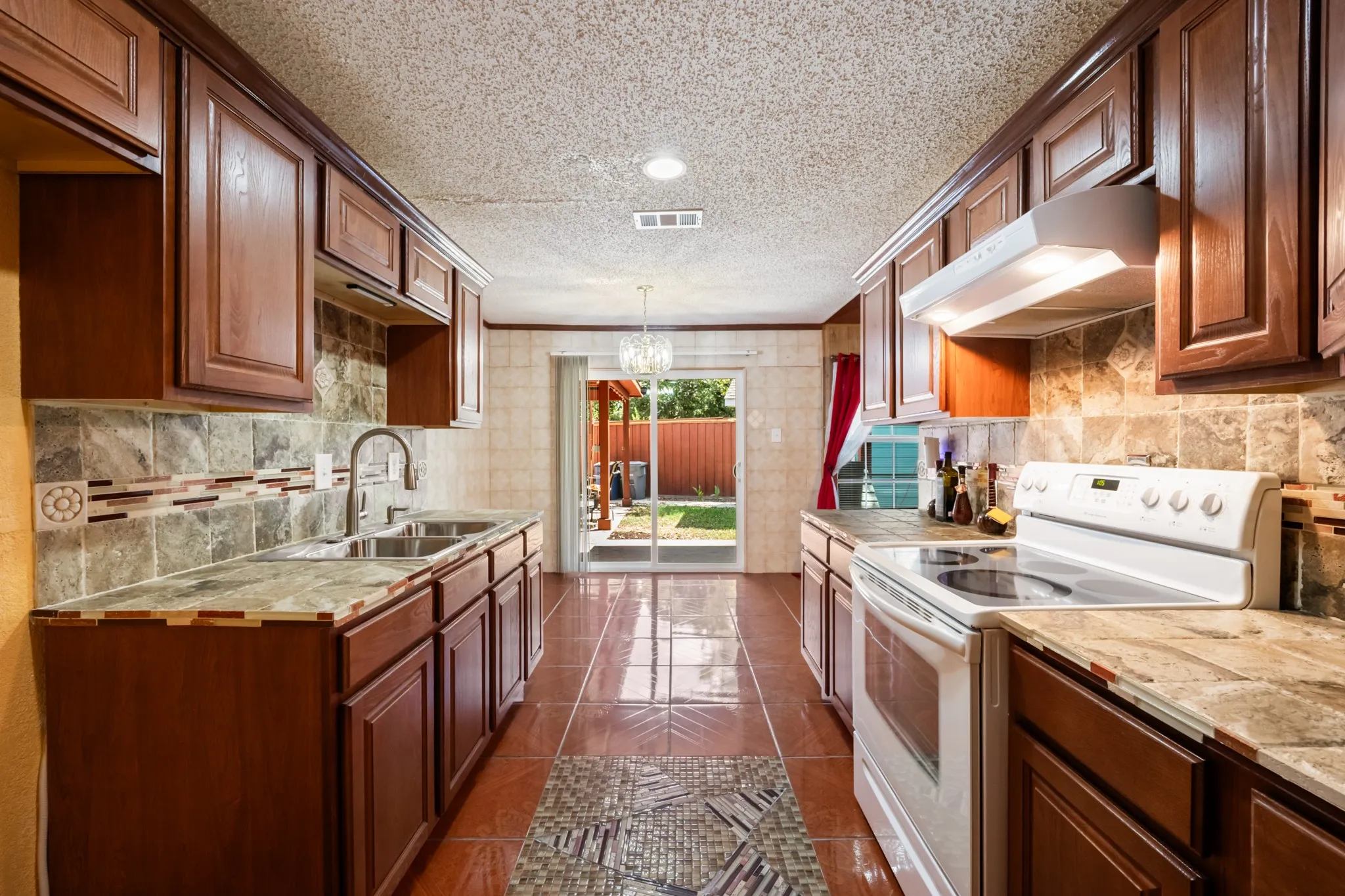 Single Family Residence For Sale in Dallas County , 1706 Eastcliff Drive, Dallas, Texas 75217, 3 Bedroom, 2 Bathroom, 1 Garage spaces, 1,242 Sqft, built in 1982, mls#21375606, Real Estate Agent in Dallas, Homes For Sale in Dallas county, Homes For Sale in Dallas, Realtor in Dallas Texas, Real Estate Brokerage Independent Realty Texas, Luminita Cordes Realtor