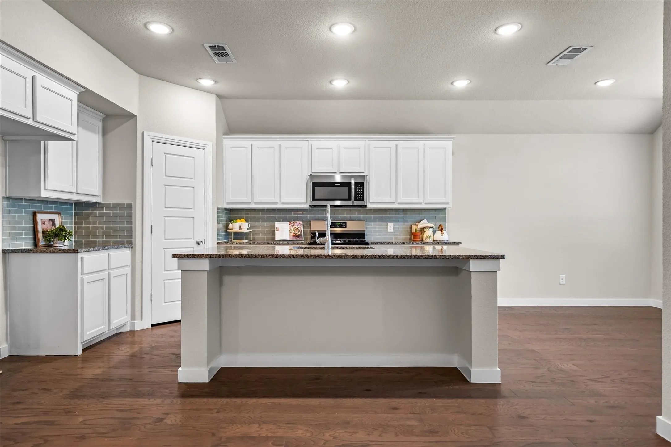 Single Family Residence For Sale in Denton County , 1505 Spoonbill Drive, Little Elm, Texas 75068, 4 Bedroom, 3 Bathroom, 2 Garage spaces, 2,106 Sqft, built in 2018, mls#21358380, Real Estate Agent in Little Elm, Homes For Sale in Denton county, Homes For Sale in Little Elm, Realtor in Little Elm Texas, Real Estate Brokerage Independent Realty Texas, Luminita Cordes Realtor