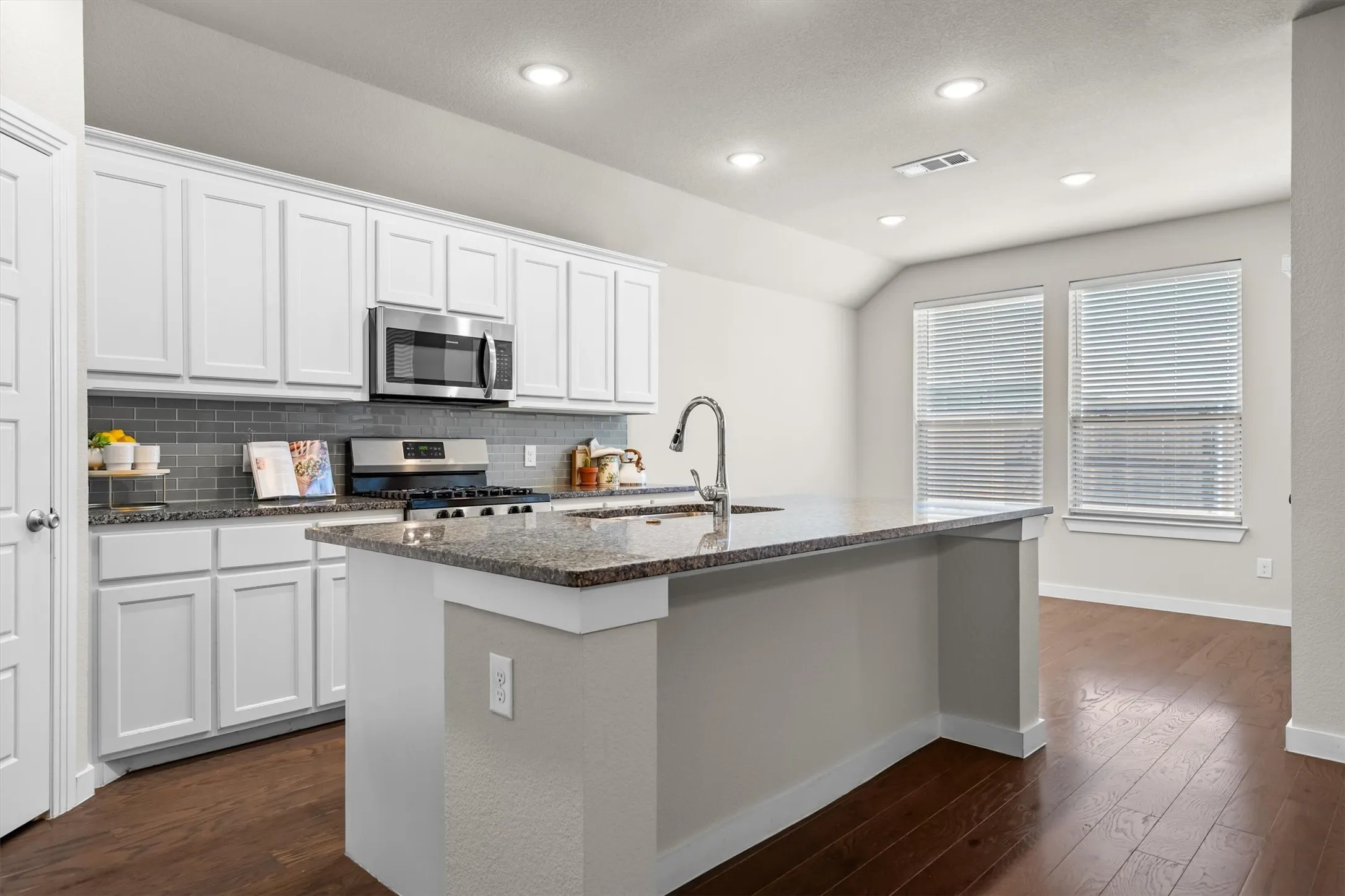 Single Family Residence For Sale in Denton County , 1505 Spoonbill Drive, Little Elm, Texas 75068, 4 Bedroom, 3 Bathroom, 2 Garage spaces, 2,106 Sqft, built in 2018, mls#21358380, Real Estate Agent in Little Elm, Homes For Sale in Denton county, Homes For Sale in Little Elm, Realtor in Little Elm Texas, Real Estate Brokerage Independent Realty Texas, Luminita Cordes Realtor