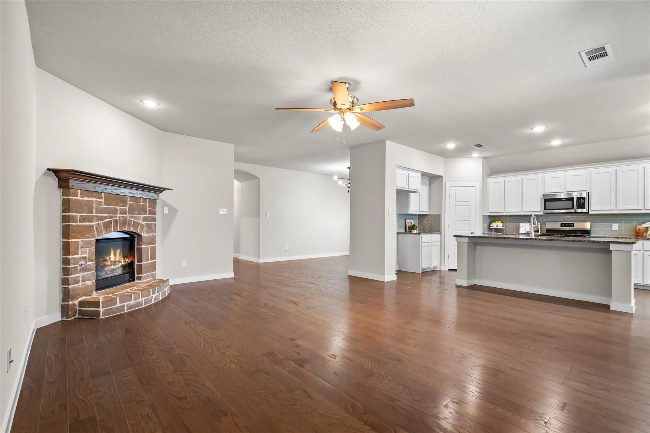 Single Family Residence For Sale in Denton County , 1505 Spoonbill Drive, Little Elm, Texas 75068, 4 Bedroom, 3 Bathroom, 2 Garage spaces, 2,106 Sqft, built in 2018, mls#21358380, Real Estate Agent in Little Elm, Homes For Sale in Denton county, Homes For Sale in Little Elm, Realtor in Little Elm Texas, Real Estate Brokerage Independent Realty Texas, Luminita Cordes Realtor