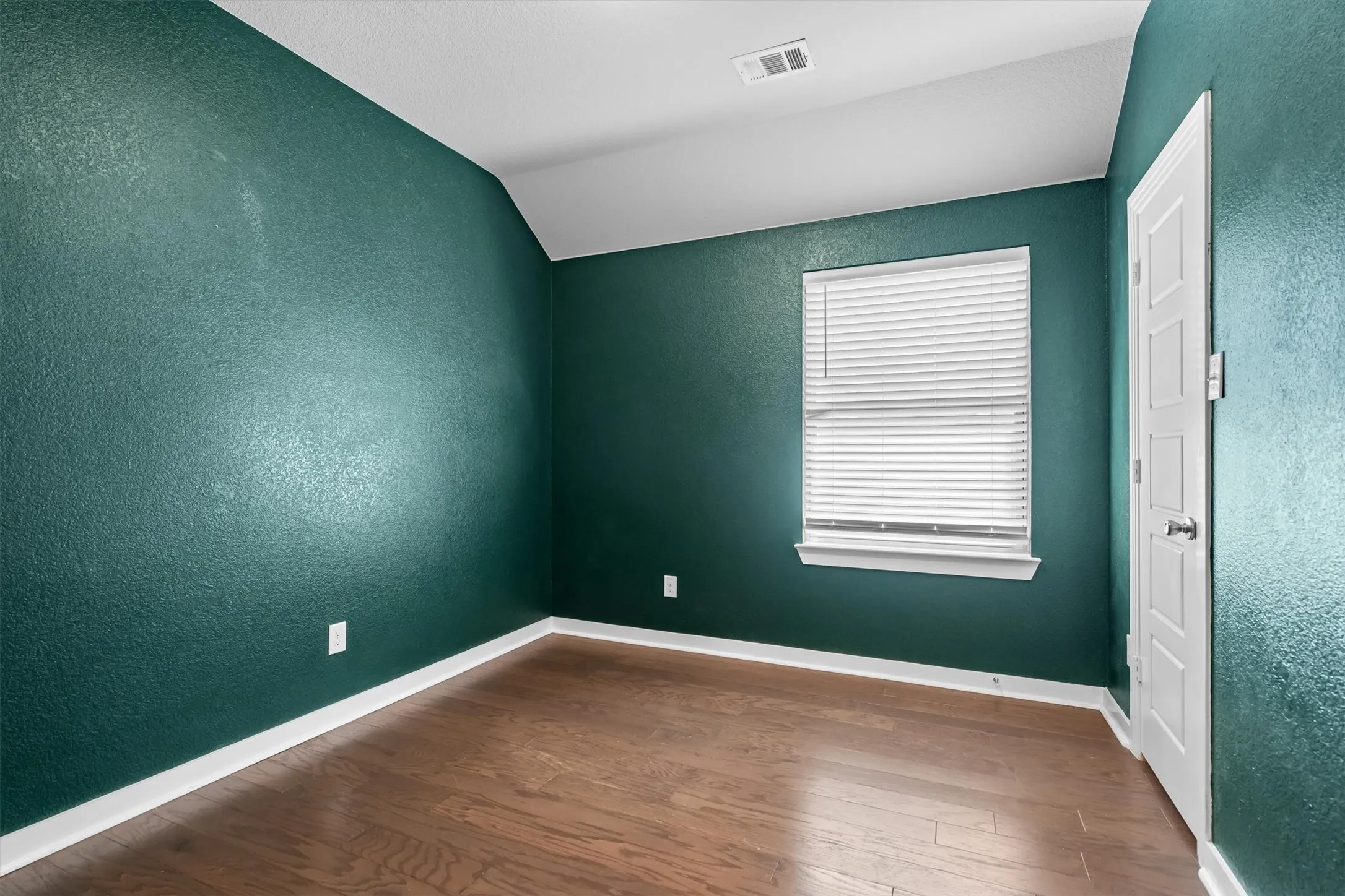Single Family Residence For Sale in Denton County , 1505 Spoonbill Drive, Little Elm, Texas 75068, 4 Bedroom, 3 Bathroom, 2 Garage spaces, 2,106 Sqft, built in 2018, mls#21358380, Real Estate Agent in Little Elm, Homes For Sale in Denton county, Homes For Sale in Little Elm, Realtor in Little Elm Texas, Real Estate Brokerage Independent Realty Texas, Luminita Cordes Realtor