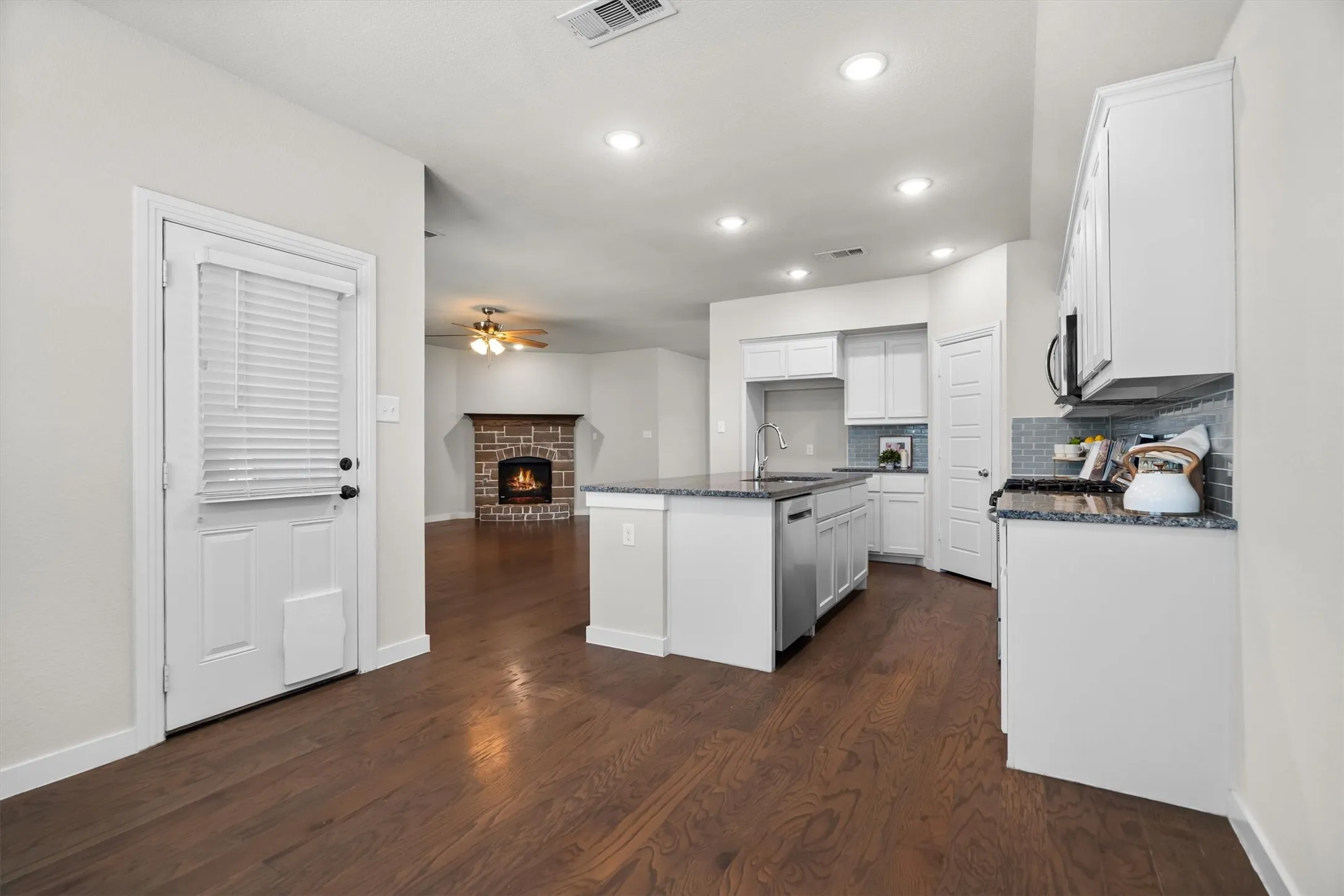 Single Family Residence For Sale in Denton County , 1505 Spoonbill Drive, Little Elm, Texas 75068, 4 Bedroom, 3 Bathroom, 2 Garage spaces, 2,106 Sqft, built in 2018, mls#21358380, Real Estate Agent in Little Elm, Homes For Sale in Denton county, Homes For Sale in Little Elm, Realtor in Little Elm Texas, Real Estate Brokerage Independent Realty Texas, Luminita Cordes Realtor