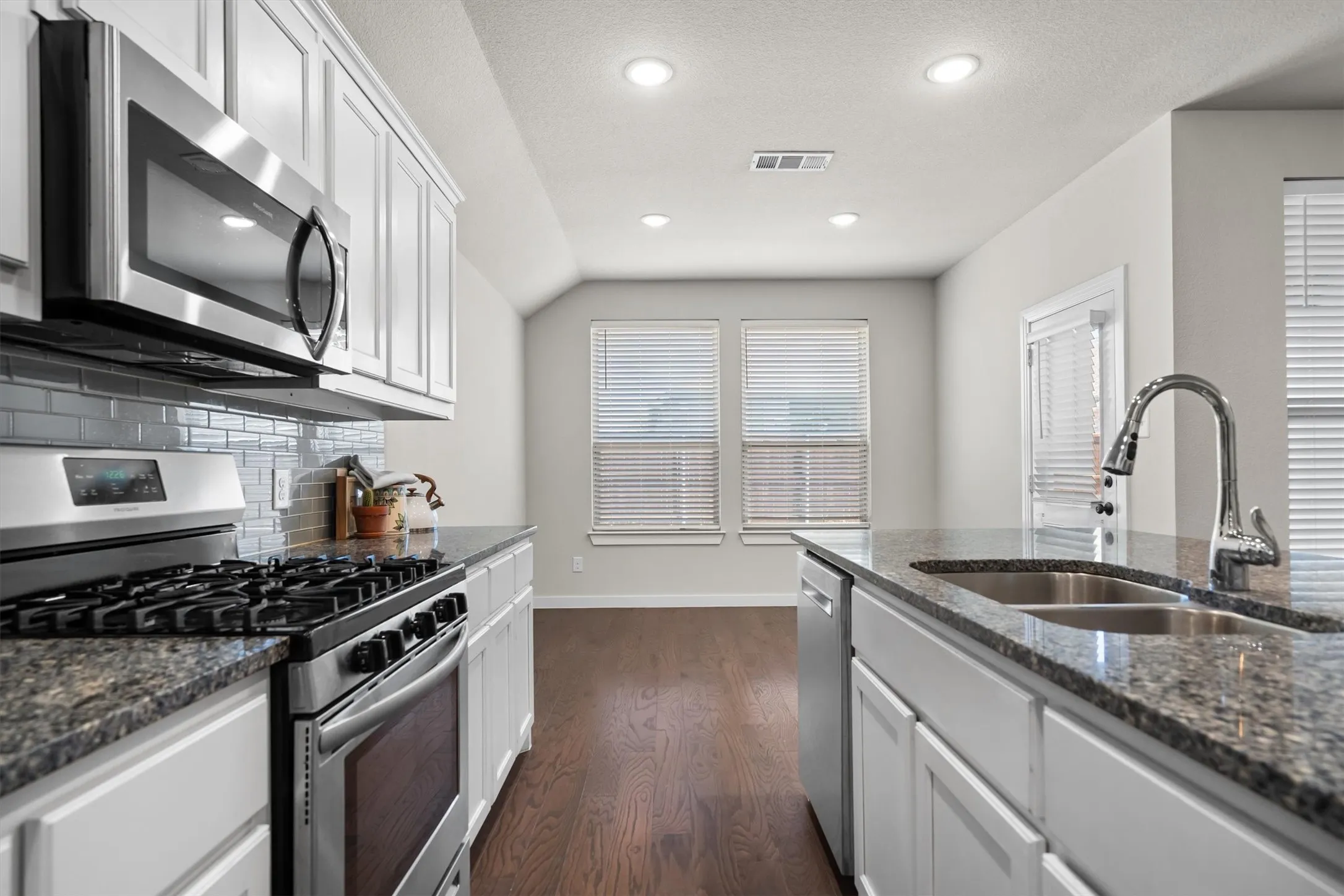 Single Family Residence For Sale in Denton County , 1505 Spoonbill Drive, Little Elm, Texas 75068, 4 Bedroom, 3 Bathroom, 2 Garage spaces, 2,106 Sqft, built in 2018, mls#21358380, Real Estate Agent in Little Elm, Homes For Sale in Denton county, Homes For Sale in Little Elm, Realtor in Little Elm Texas, Real Estate Brokerage Independent Realty Texas, Luminita Cordes Realtor