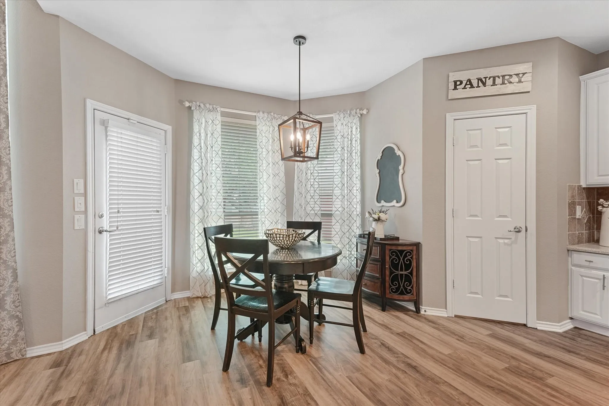 Single Family Residence For Sale in Collin County , 903 Fountain Drive, Wylie, Texas 75098, 4 Bedroom, 3 Bathroom, 2 Garage spaces, 2,942 Sqft, built in 2003, mls#21377936, Real Estate Agent in Wylie, Homes For Sale in Collin county, Homes For Sale in Wylie, Realtor in Wylie Texas, Real Estate Brokerage Independent Realty Texas, Luminita Cordes Realtor