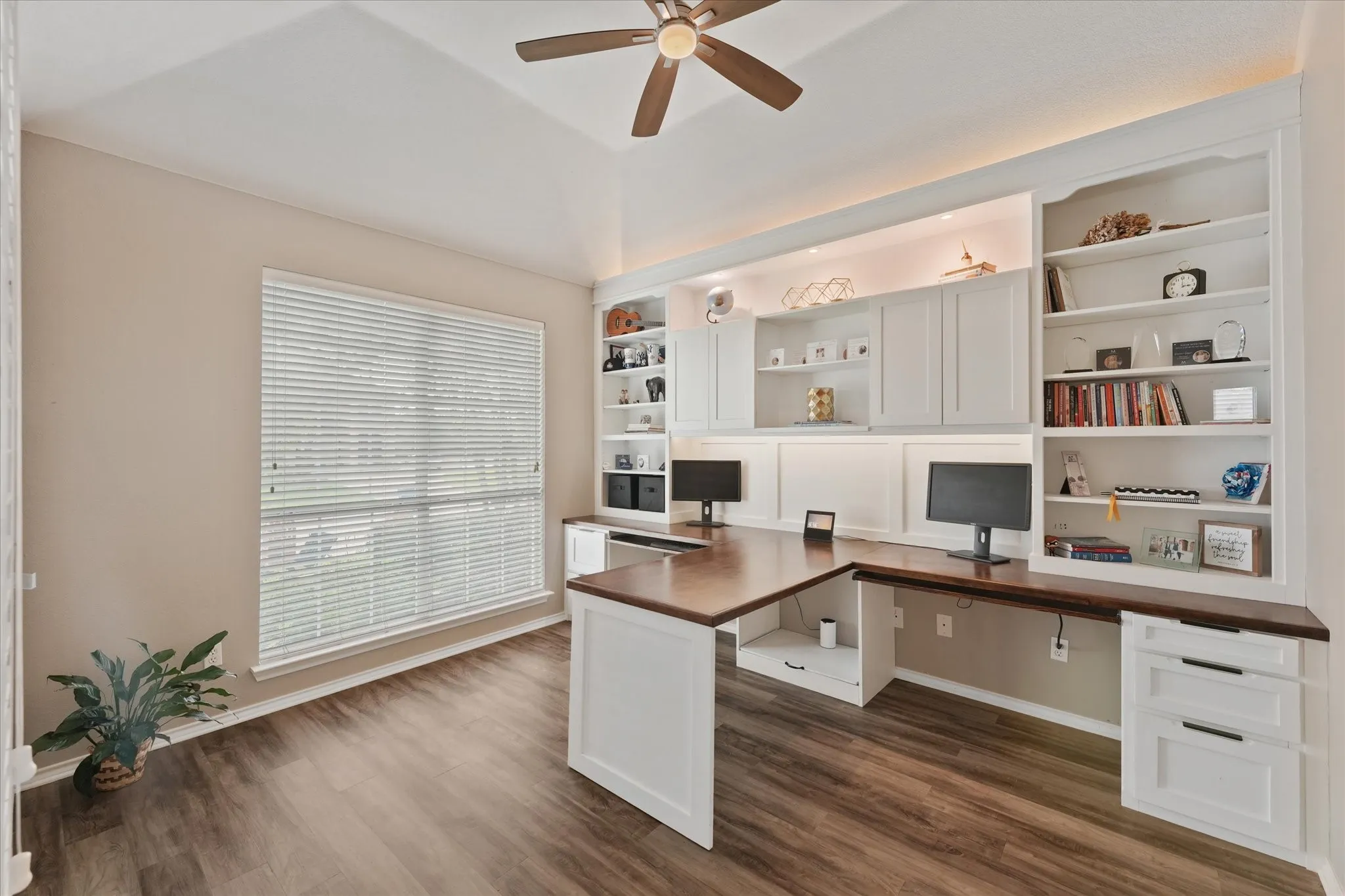 Single Family Residence For Sale in Collin County , 903 Fountain Drive, Wylie, Texas 75098, 4 Bedroom, 3 Bathroom, 2 Garage spaces, 2,942 Sqft, built in 2003, mls#21377936, Real Estate Agent in Wylie, Homes For Sale in Collin county, Homes For Sale in Wylie, Realtor in Wylie Texas, Real Estate Brokerage Independent Realty Texas, Luminita Cordes Realtor