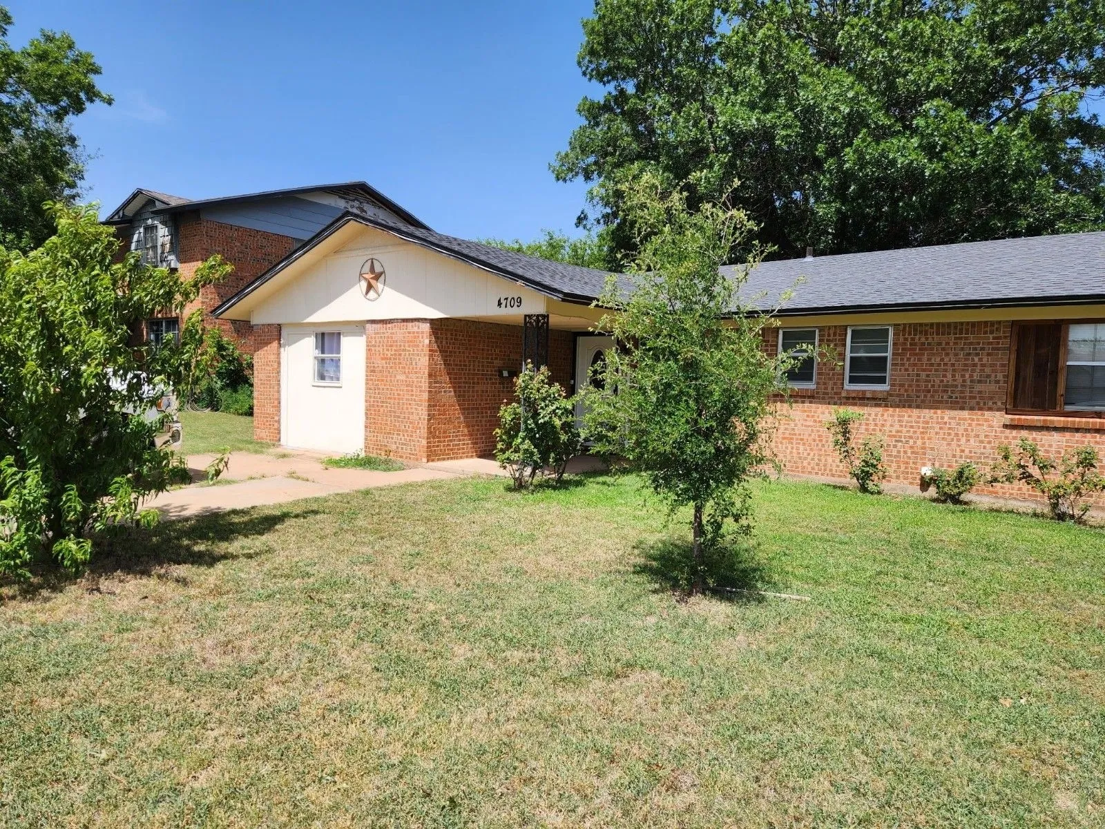 Single Family Residence For Sale in Wichita County , 4709 Gay Street, Wichita Falls, Texas 76306, 4 Bedroom, 3 Bathroom, 1 Garage spaces, 1,968 Sqft, built in 1962, mls#21377946, Real Estate Agent in Wichita Falls, Homes For Sale in Wichita county, Homes For Sale in Wichita Falls, Realtor in Wichita Falls Texas, Real Estate Brokerage Independent Realty Texas, Luminita Cordes Realtor