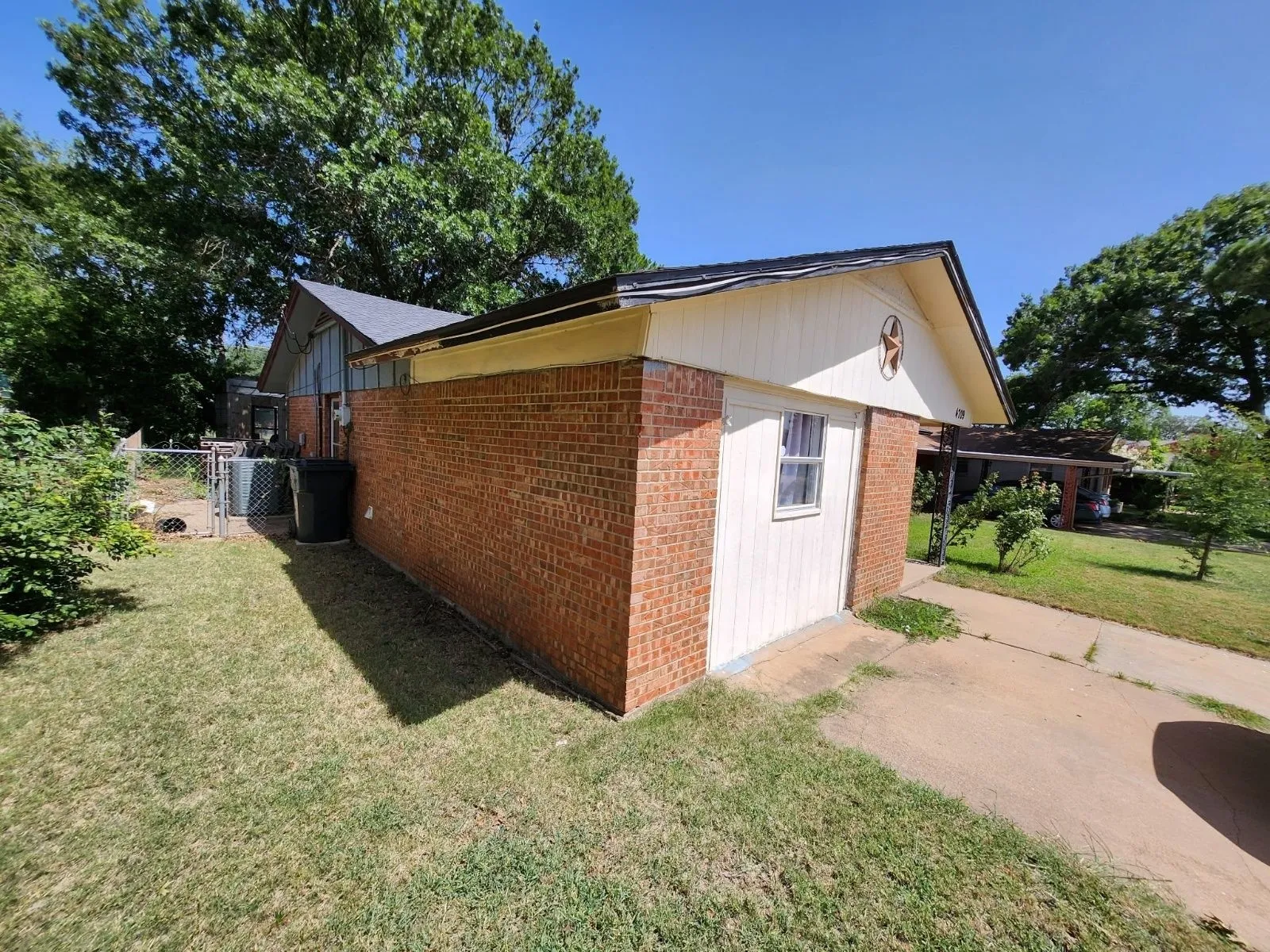 Single Family Residence For Sale in Wichita County , 4709 Gay Street, Wichita Falls, Texas 76306, 4 Bedroom, 3 Bathroom, 1 Garage spaces, 1,968 Sqft, built in 1962, mls#21377946, Real Estate Agent in Wichita Falls, Homes For Sale in Wichita county, Homes For Sale in Wichita Falls, Realtor in Wichita Falls Texas, Real Estate Brokerage Independent Realty Texas, Luminita Cordes Realtor