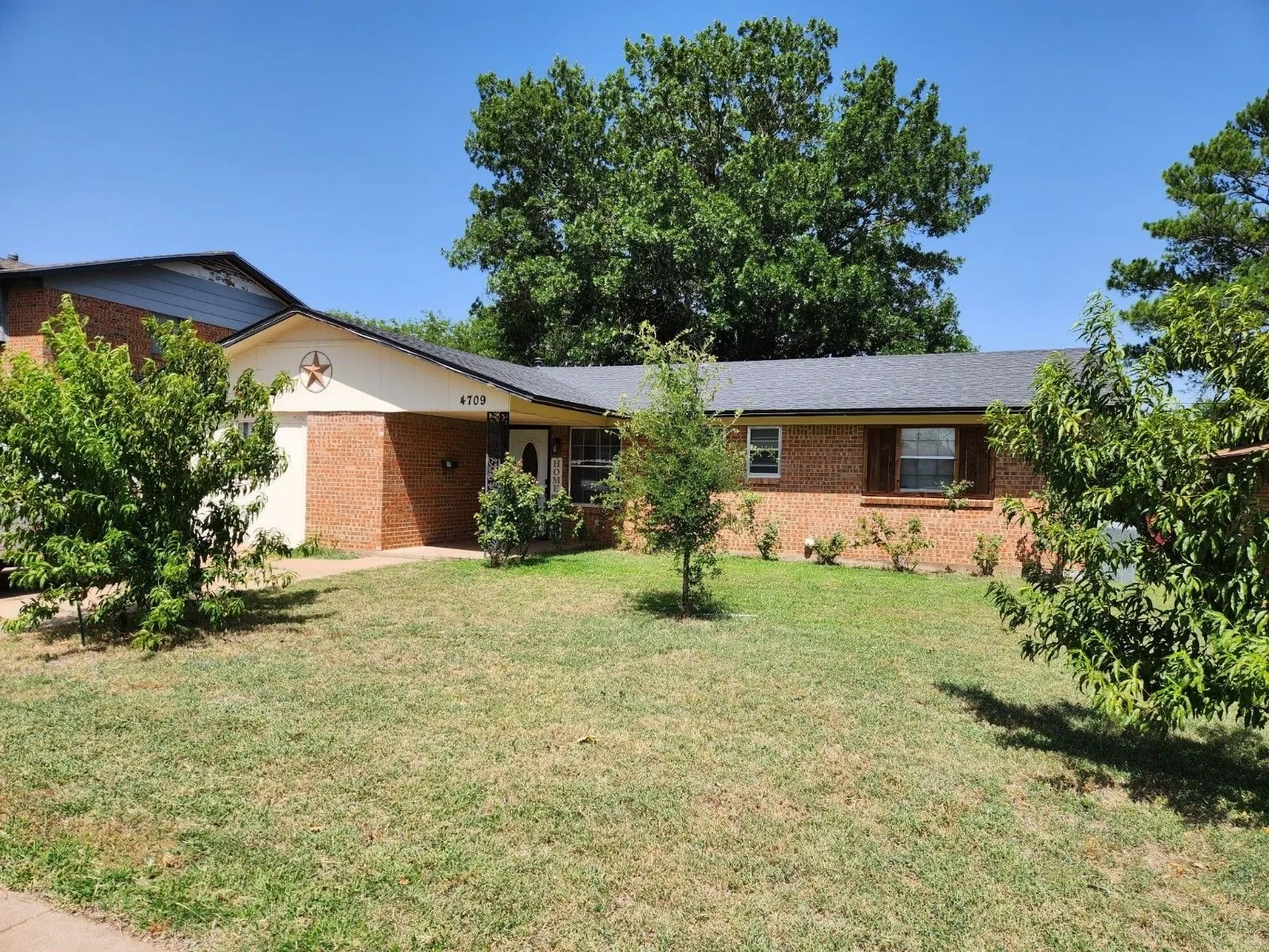 Single Family Residence For Sale in Wichita County , 4709 Gay Street, Wichita Falls, Texas 76306, 4 Bedroom, 3 Bathroom, 1 Garage spaces, 1,968 Sqft, built in 1962, mls#21377946, Real Estate Agent in Wichita Falls, Homes For Sale in Wichita county, Homes For Sale in Wichita Falls, Realtor in Wichita Falls Texas, Real Estate Brokerage Independent Realty Texas, Luminita Cordes Realtor