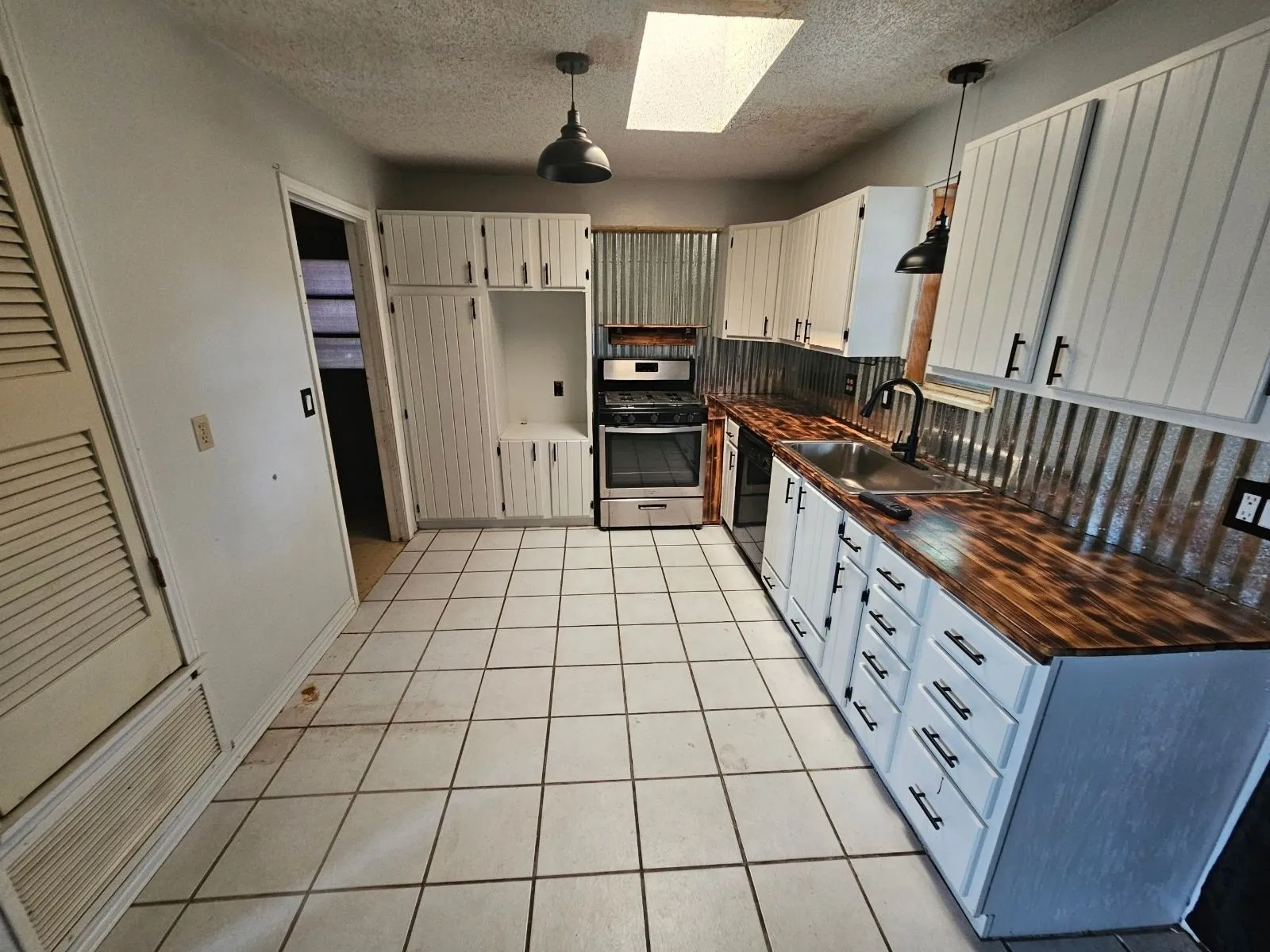Single Family Residence For Sale in Wichita County , 4709 Gay Street, Wichita Falls, Texas 76306, 4 Bedroom, 3 Bathroom, 1 Garage spaces, 1,968 Sqft, built in 1962, mls#21377946, Real Estate Agent in Wichita Falls, Homes For Sale in Wichita county, Homes For Sale in Wichita Falls, Realtor in Wichita Falls Texas, Real Estate Brokerage Independent Realty Texas, Luminita Cordes Realtor