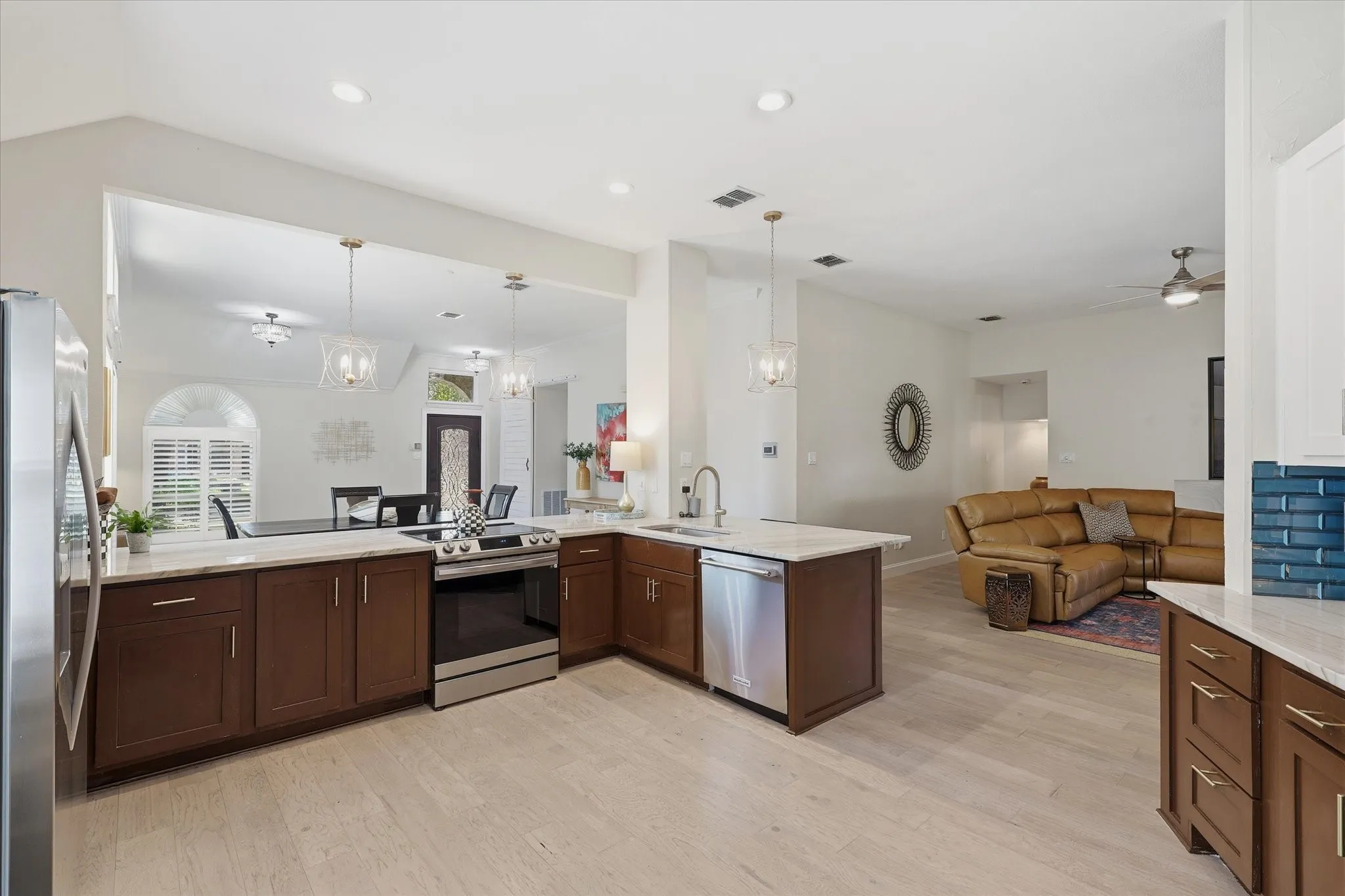 Single Family Residence For Sale in Collin County , 11100 New Orleans Drive, Frisco, Texas 75035, 4 Bedroom, 2 Bathroom, 2 Garage spaces, 2,027 Sqft, built in 1993, mls#21377020, Real Estate Agent in Frisco, Homes For Sale in Collin county, Homes For Sale in Frisco, Realtor in Frisco Texas, Real Estate Brokerage Independent Realty Texas, Luminita Cordes Realtor