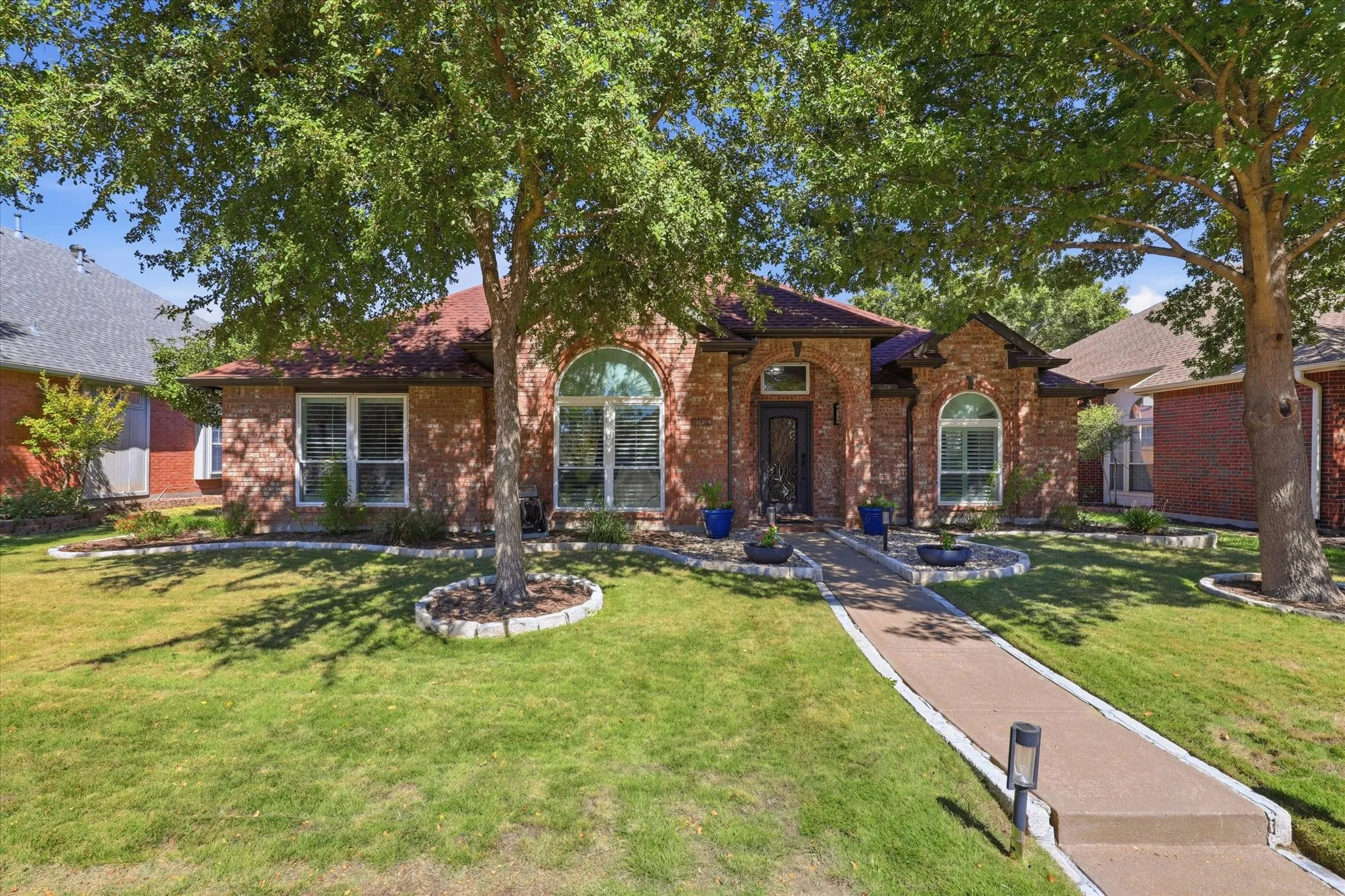 Single Family Residence For Sale in Collin County , 11100 New Orleans Drive, Frisco, Texas 75035, 4 Bedroom, 2 Bathroom, 2 Garage spaces, 2,027 Sqft, built in 1993, mls#21377020, Real Estate Agent in Frisco, Homes For Sale in Collin county, Homes For Sale in Frisco, Realtor in Frisco Texas, Real Estate Brokerage Independent Realty Texas, Luminita Cordes Realtor