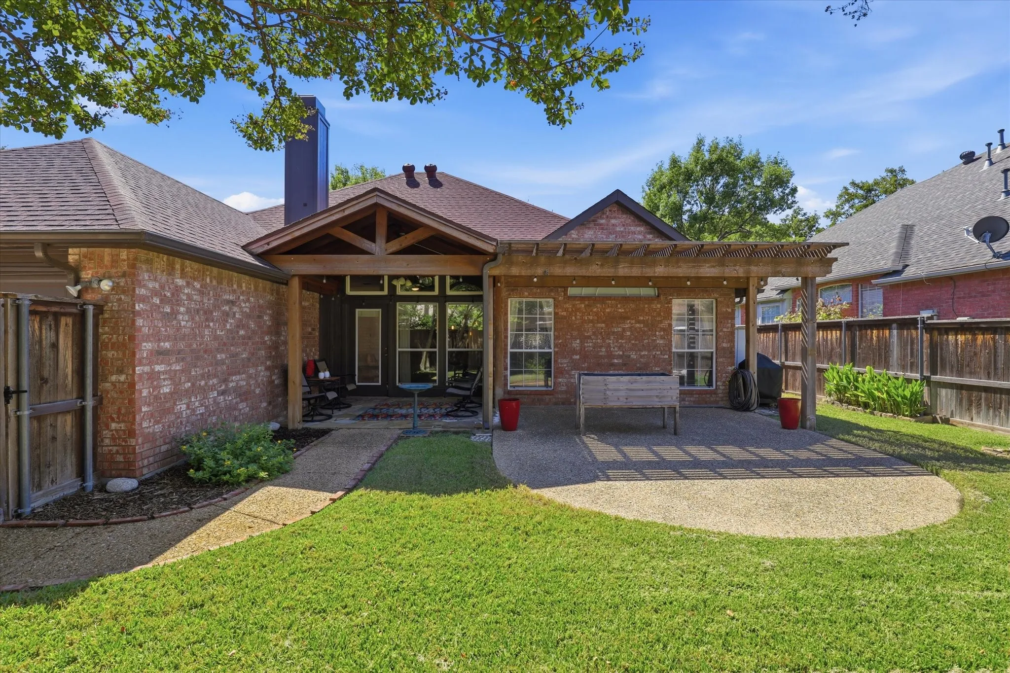 Single Family Residence For Sale in Collin County , 11100 New Orleans Drive, Frisco, Texas 75035, 4 Bedroom, 2 Bathroom, 2 Garage spaces, 2,027 Sqft, built in 1993, mls#21377020, Real Estate Agent in Frisco, Homes For Sale in Collin county, Homes For Sale in Frisco, Realtor in Frisco Texas, Real Estate Brokerage Independent Realty Texas, Luminita Cordes Realtor