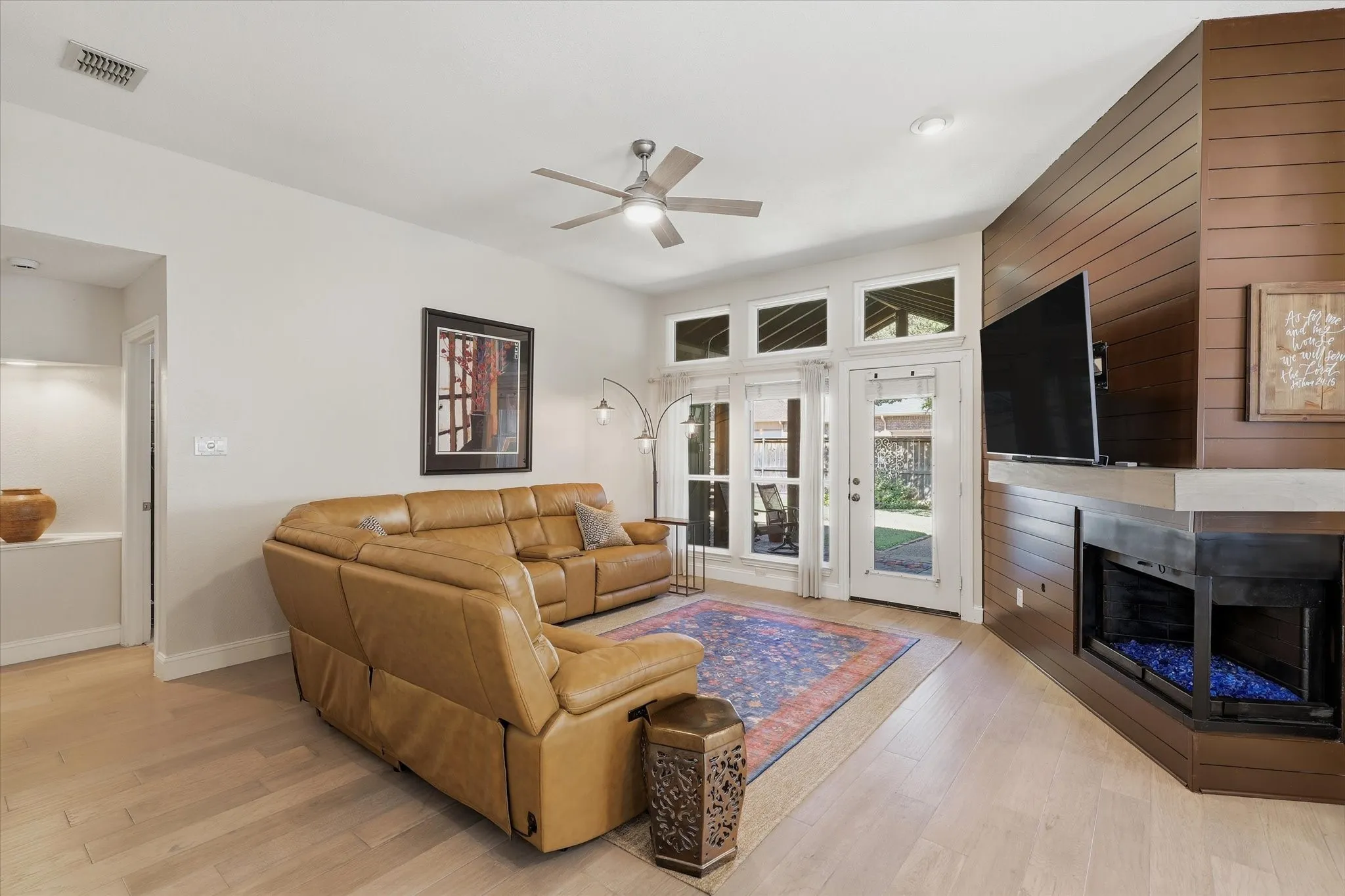 Single Family Residence For Sale in Collin County , 11100 New Orleans Drive, Frisco, Texas 75035, 4 Bedroom, 2 Bathroom, 2 Garage spaces, 2,027 Sqft, built in 1993, mls#21377020, Real Estate Agent in Frisco, Homes For Sale in Collin county, Homes For Sale in Frisco, Realtor in Frisco Texas, Real Estate Brokerage Independent Realty Texas, Luminita Cordes Realtor