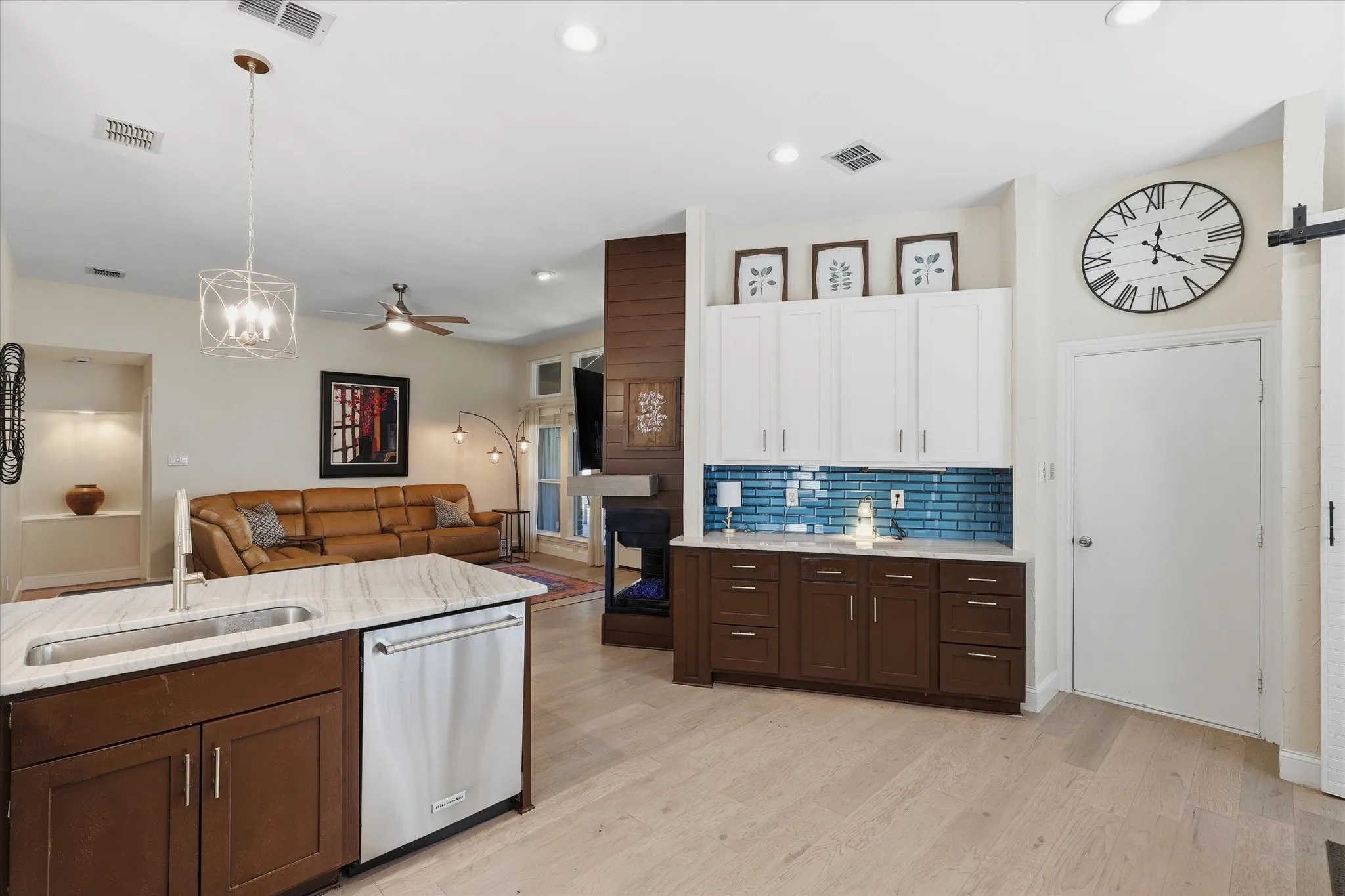 Single Family Residence For Sale in Collin County , 11100 New Orleans Drive, Frisco, Texas 75035, 4 Bedroom, 2 Bathroom, 2 Garage spaces, 2,027 Sqft, built in 1993, mls#21377020, Real Estate Agent in Frisco, Homes For Sale in Collin county, Homes For Sale in Frisco, Realtor in Frisco Texas, Real Estate Brokerage Independent Realty Texas, Luminita Cordes Realtor