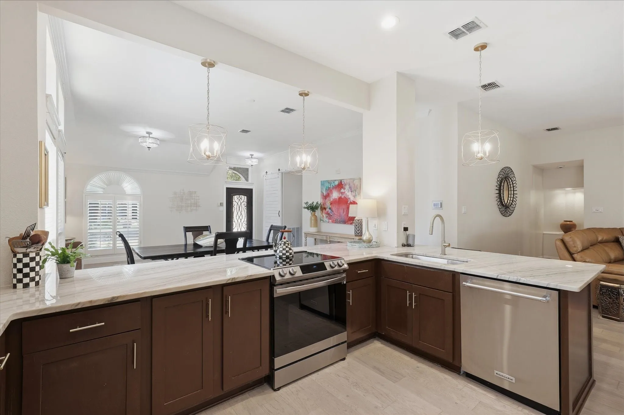 Single Family Residence For Sale in Collin County , 11100 New Orleans Drive, Frisco, Texas 75035, 4 Bedroom, 2 Bathroom, 2 Garage spaces, 2,027 Sqft, built in 1993, mls#21377020, Real Estate Agent in Frisco, Homes For Sale in Collin county, Homes For Sale in Frisco, Realtor in Frisco Texas, Real Estate Brokerage Independent Realty Texas, Luminita Cordes Realtor
