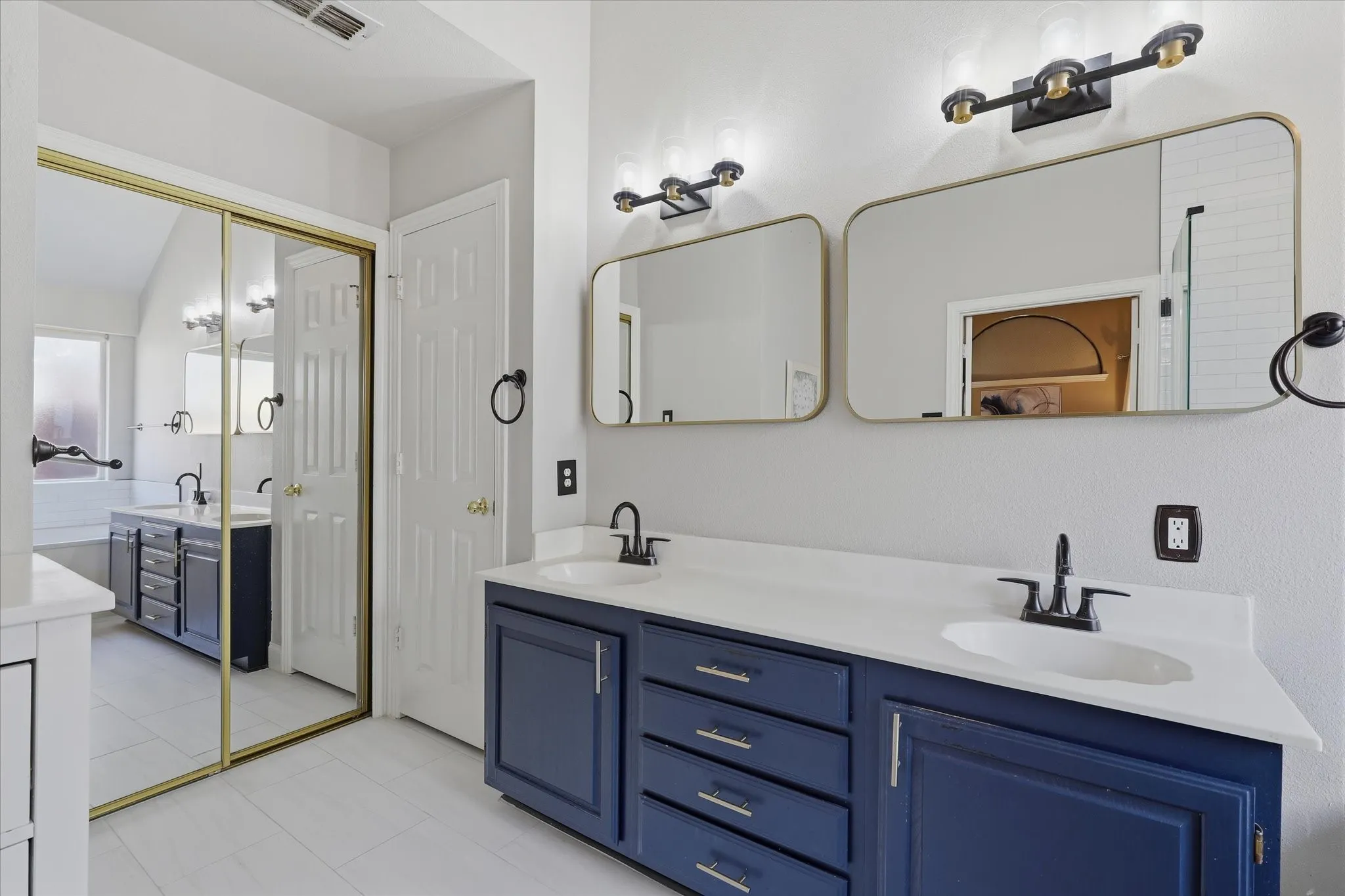 Single Family Residence For Sale in Collin County , 11100 New Orleans Drive, Frisco, Texas 75035, 4 Bedroom, 2 Bathroom, 2 Garage spaces, 2,027 Sqft, built in 1993, mls#21377020, Real Estate Agent in Frisco, Homes For Sale in Collin county, Homes For Sale in Frisco, Realtor in Frisco Texas, Real Estate Brokerage Independent Realty Texas, Luminita Cordes Realtor