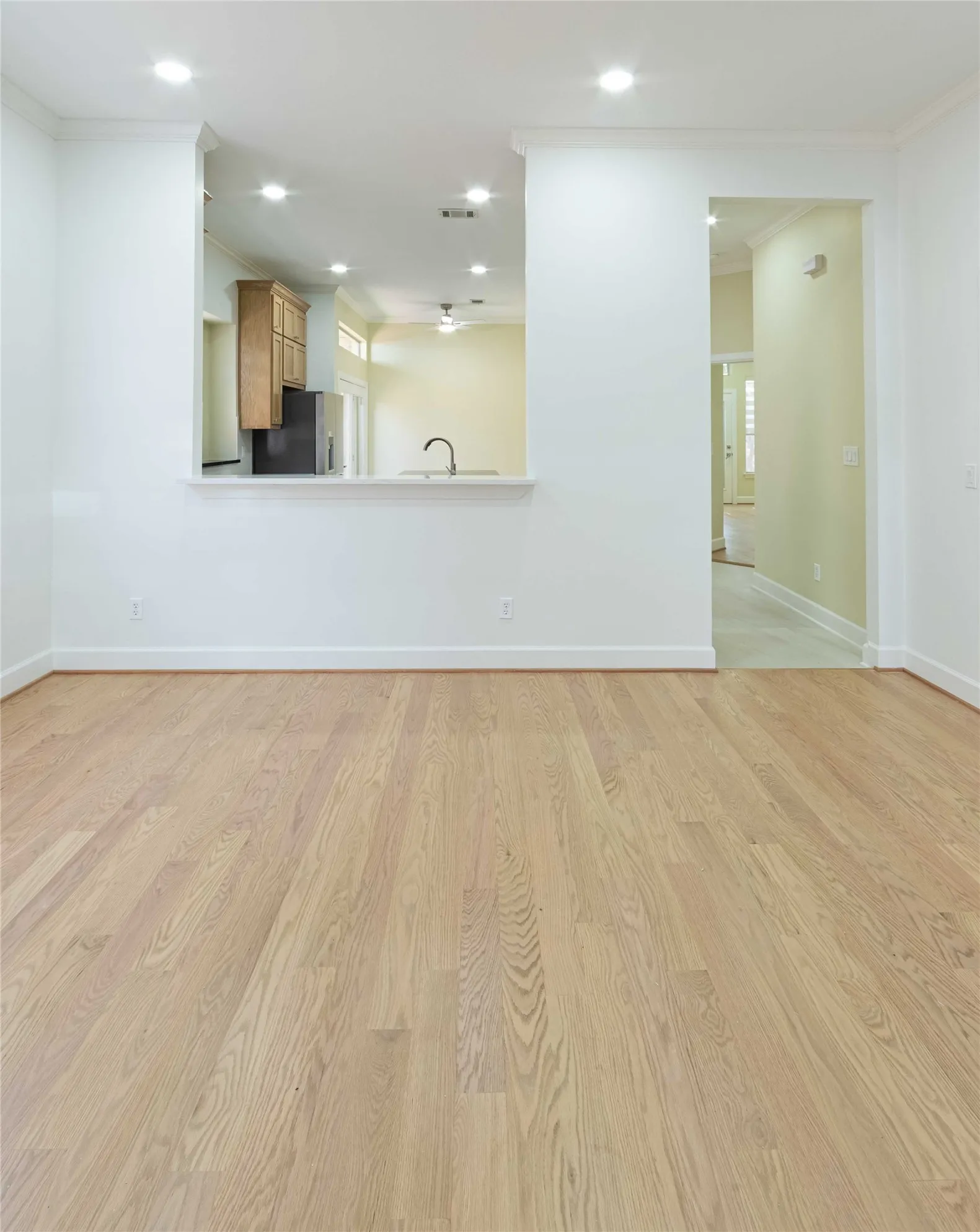 Single Family Residence For Rent in Collin County , 6080 Thursby Avenue, Dallas, Texas 75252, 2 Bedroom, 2 Bathroom, 2 Garage spaces, 1,632 Sqft, built in 1994, mls#21366687, Real Estate Agent in Dallas, Homes For Rent in Collin county, Homes For Rent in Dallas, Realtor in Dallas Texas, Real Estate Brokerage Independent Realty Texas, Luminita Cordes Realtor