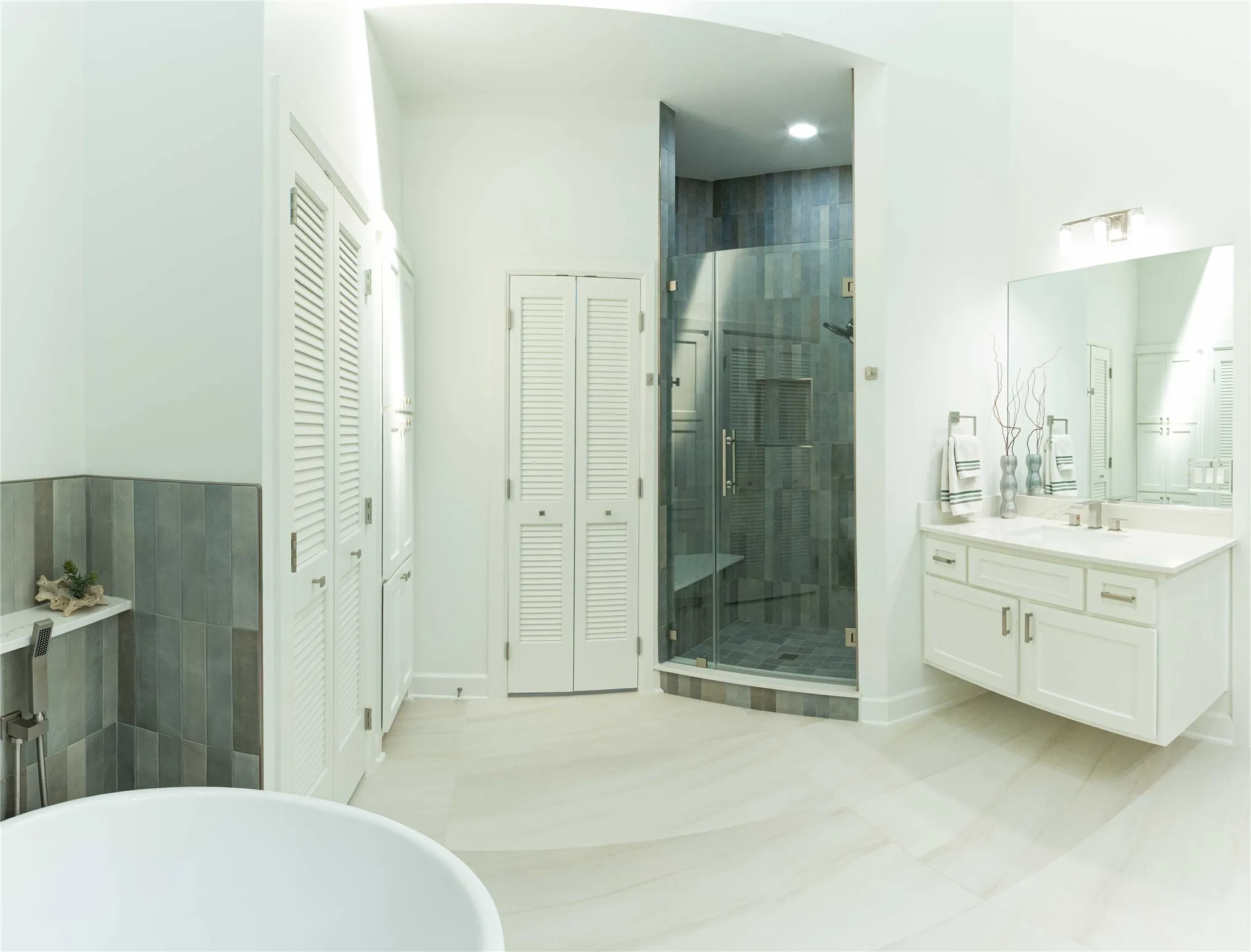 Soaking tub.
