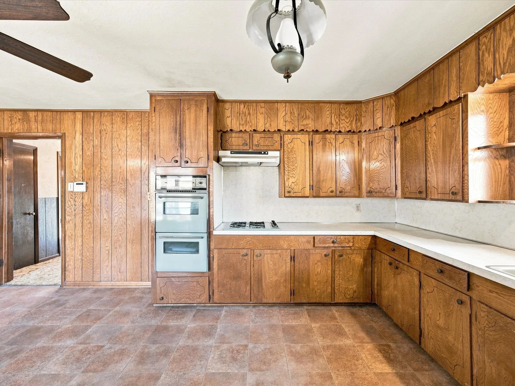 Single Family Residence For Sale in Ellis County , 1003 E Milam Street, Ennis, Texas 75119, 3 Bedroom, 2 Bathroom, 2 Garage spaces, 1,856 Sqft, built in 1954, mls#21375980, Real Estate Agent in Ennis, Homes For Sale in Ellis county, Homes For Sale in Ennis, Realtor in Ennis Texas, Real Estate Brokerage Independent Realty Texas, Luminita Cordes Realtor