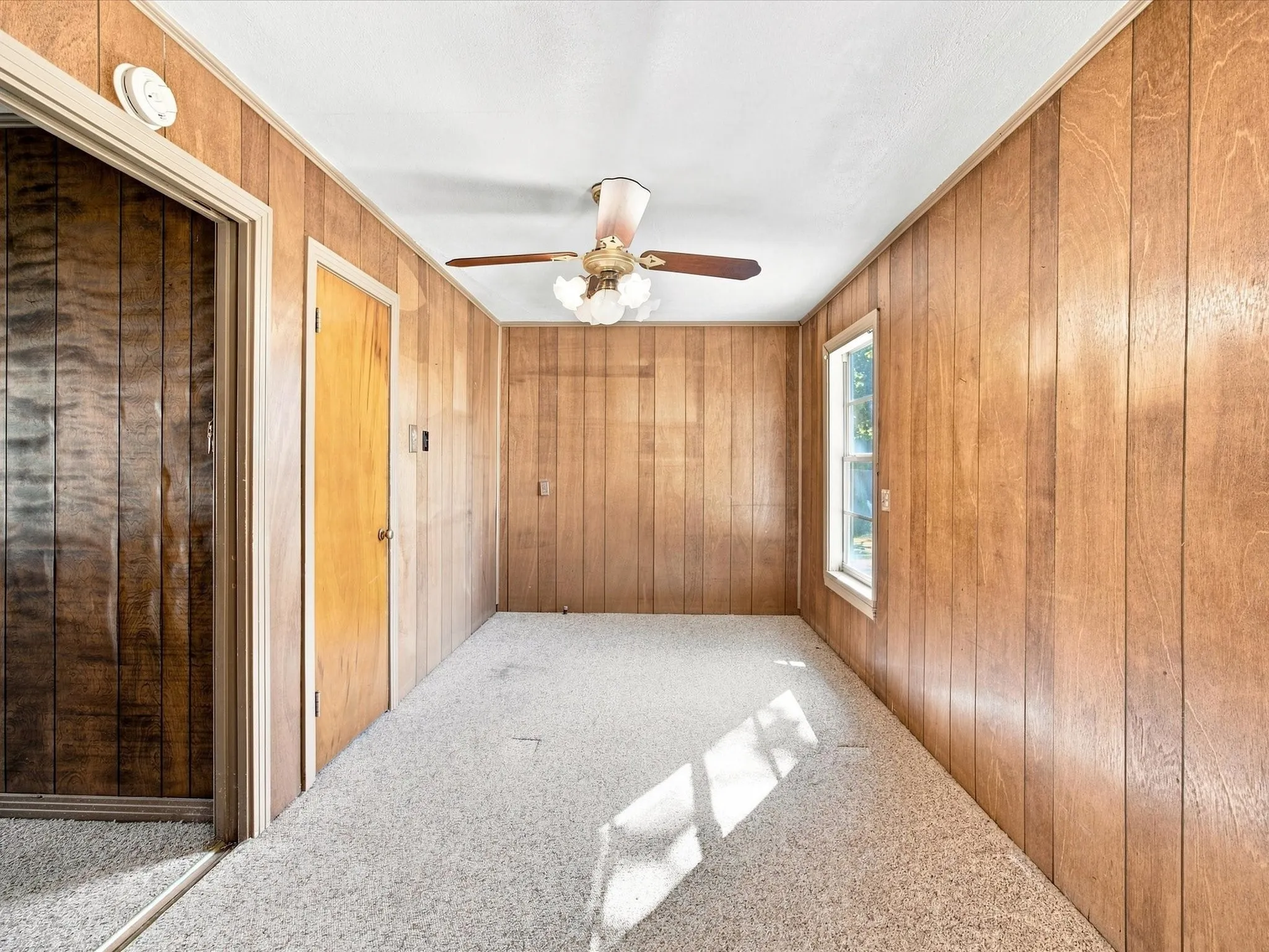 Single Family Residence For Sale in Ellis County , 1003 E Milam Street, Ennis, Texas 75119, 3 Bedroom, 2 Bathroom, 2 Garage spaces, 1,856 Sqft, built in 1954, mls#21375980, Real Estate Agent in Ennis, Homes For Sale in Ellis county, Homes For Sale in Ennis, Realtor in Ennis Texas, Real Estate Brokerage Independent Realty Texas, Luminita Cordes Realtor